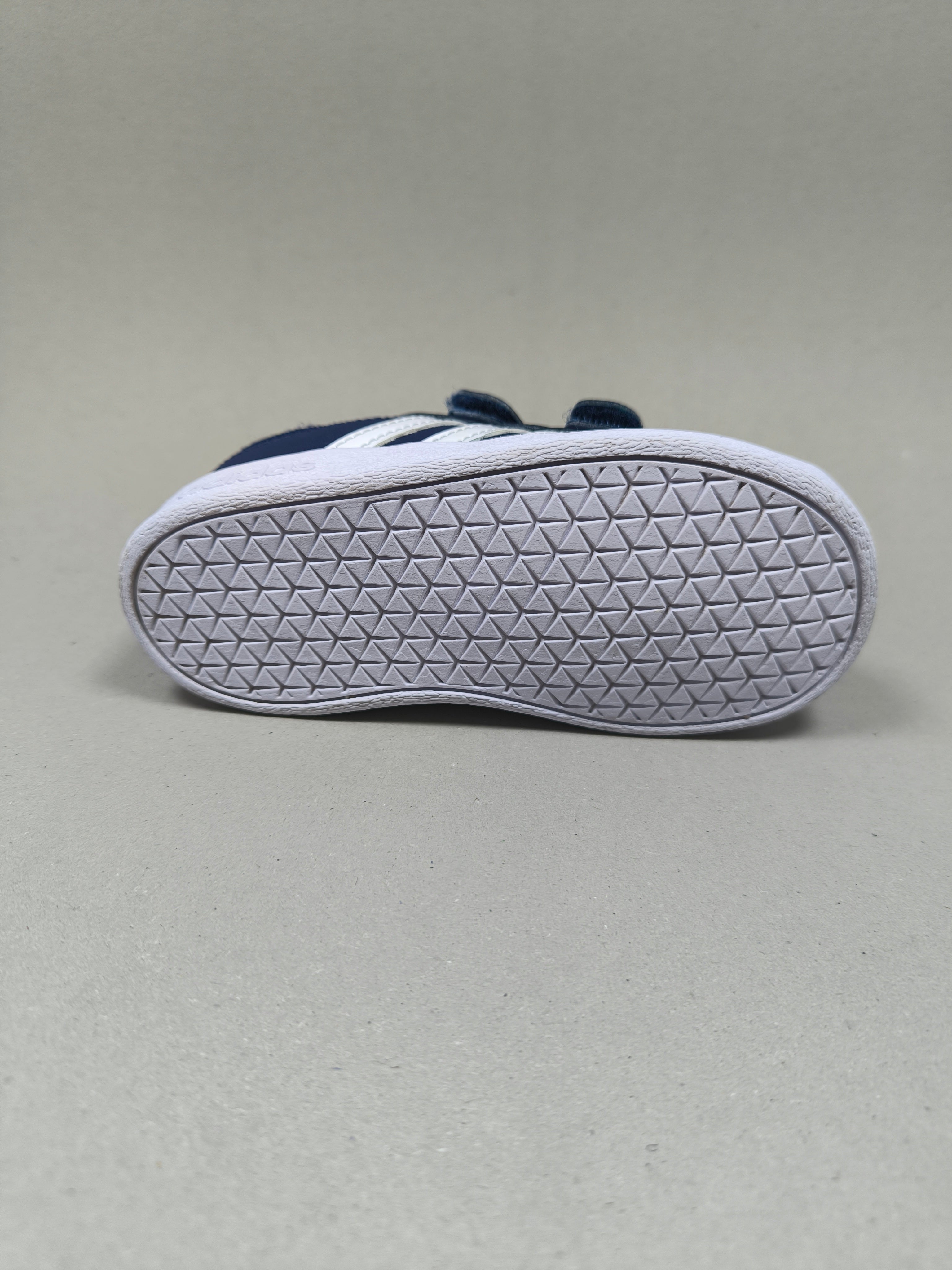 Adidas Neo Court . Size : EUR  22 | Premium