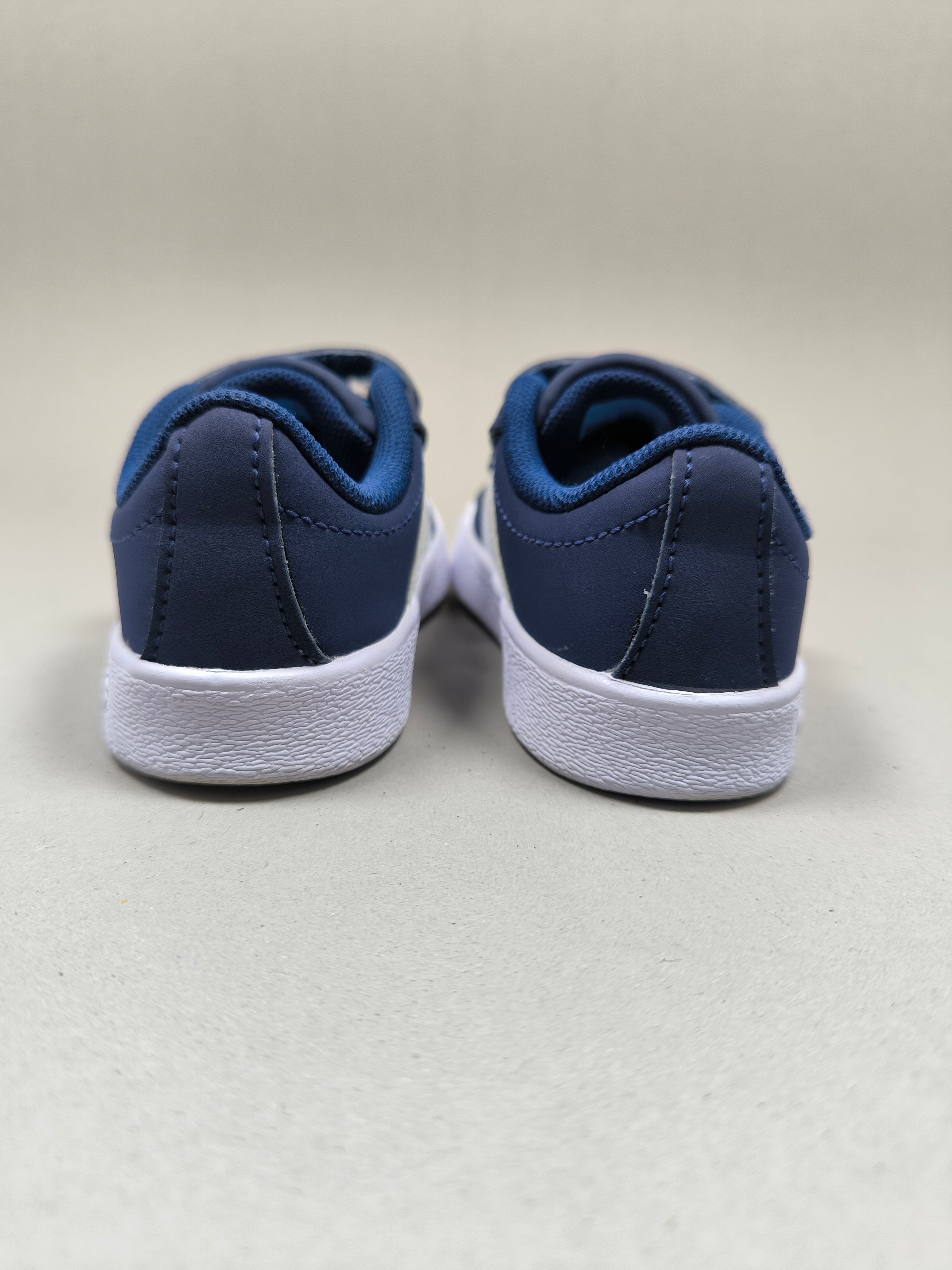 Adidas Neo Court . Size : EUR  22 | Premium