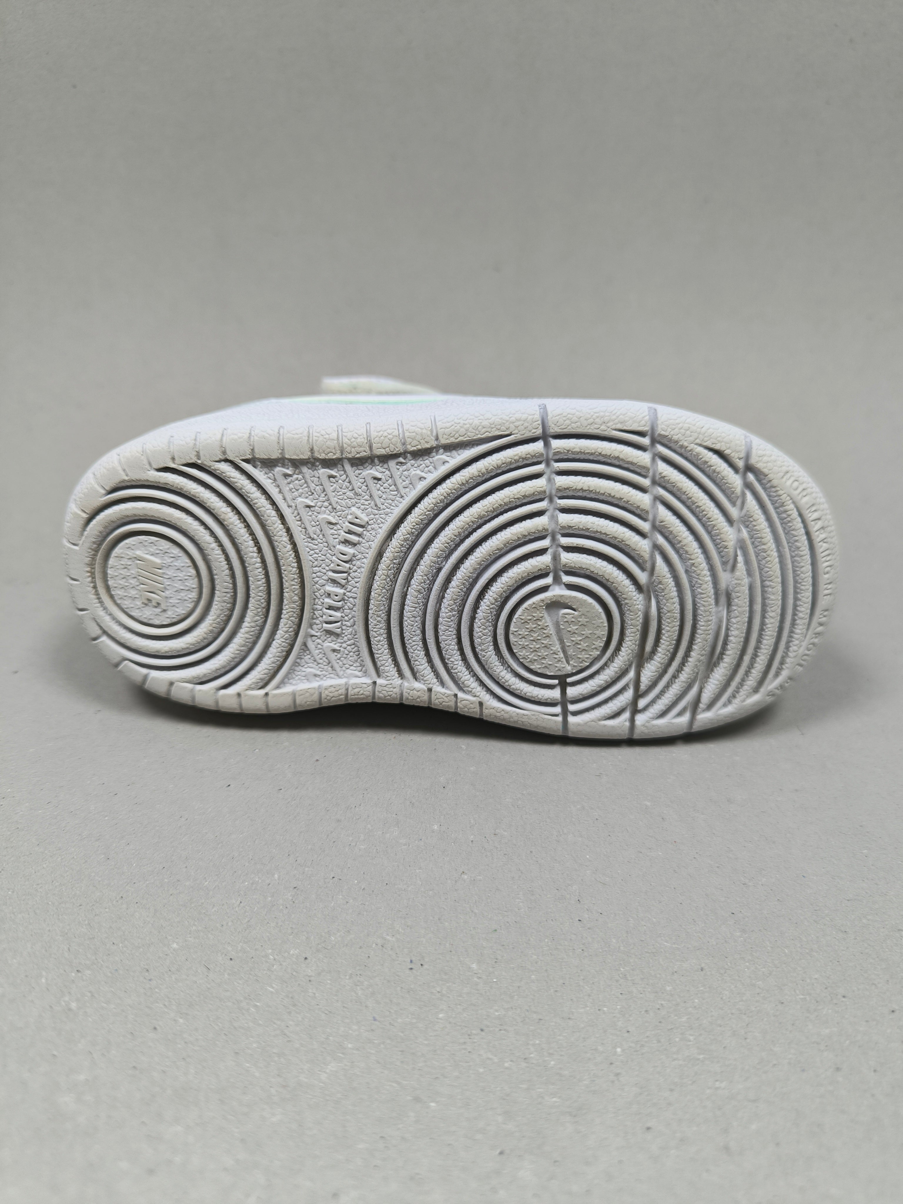 Nike Court Borough . Size : EUR  22 | Premium