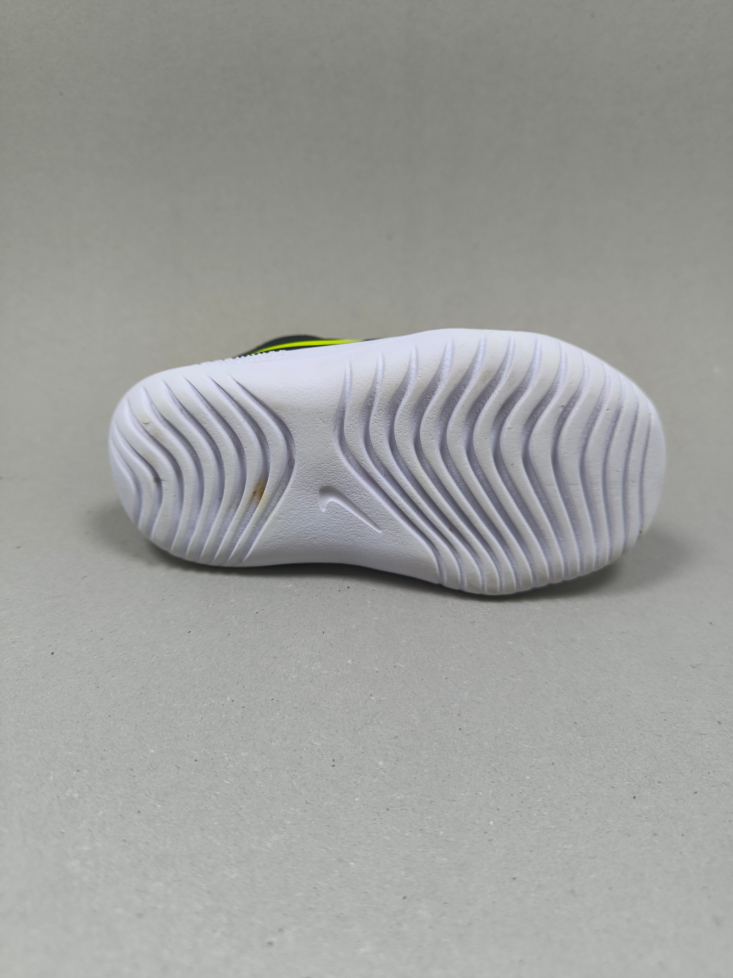 Nike Flex Runner . Size :  EUR  22 | Premium