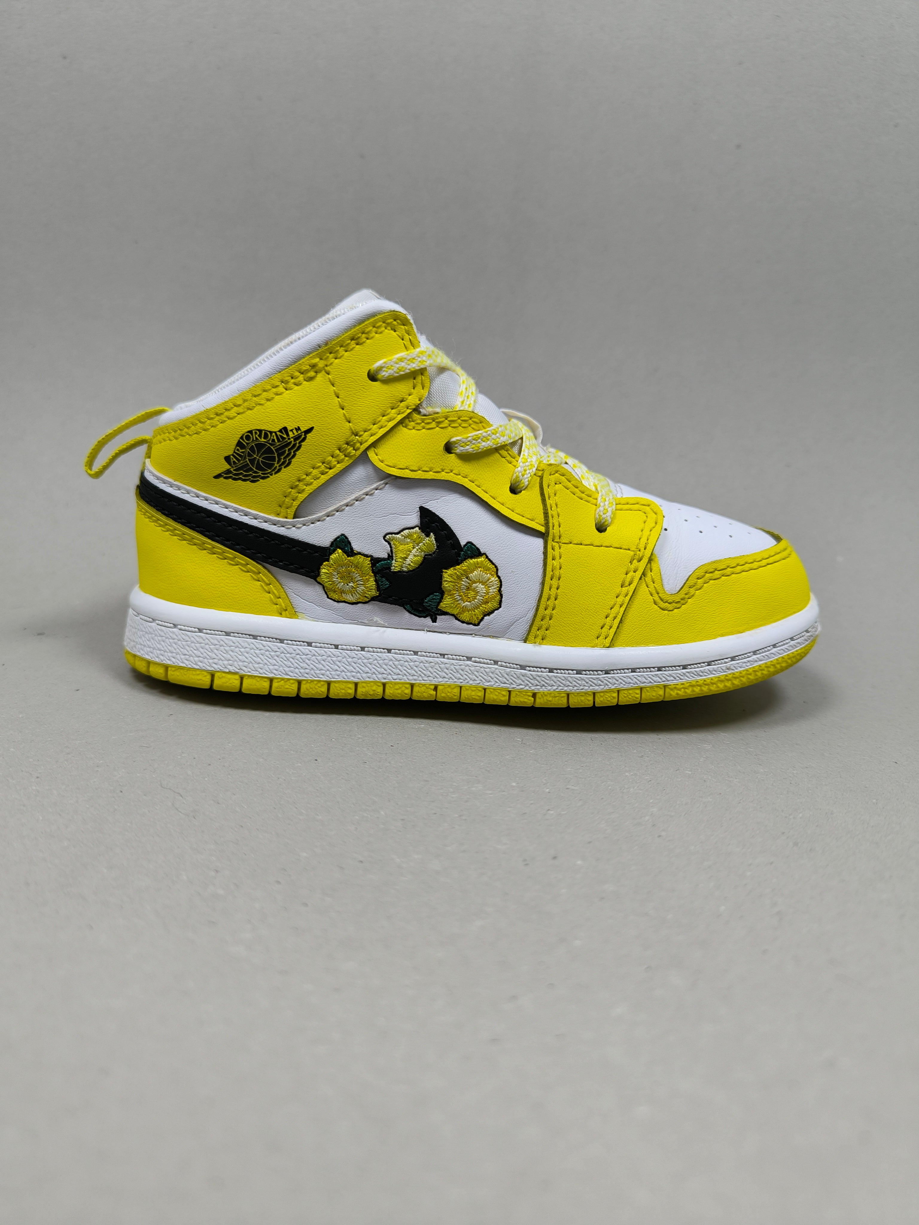 Nike Air Jordan 1 Mid SE . Size : EUR  26 | Premium+