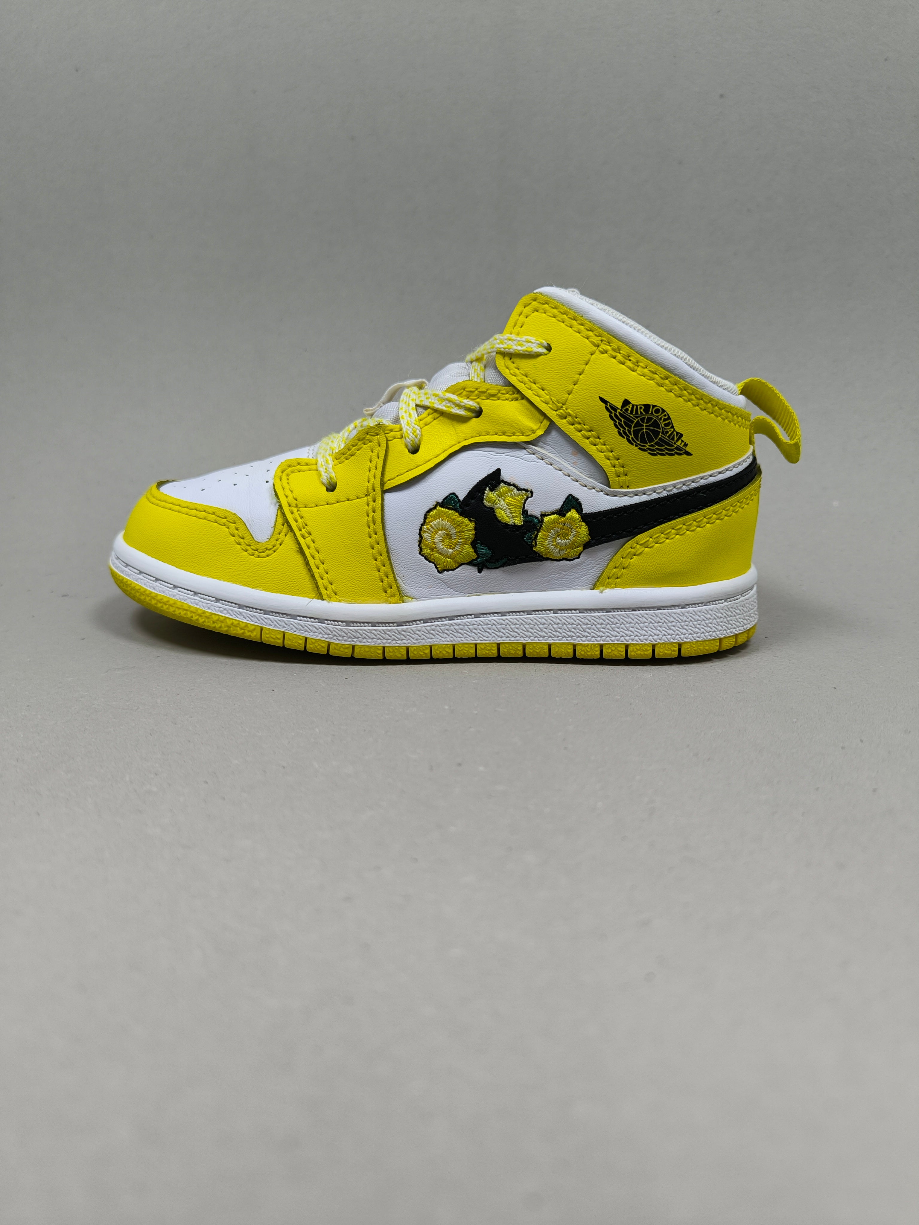 Nike Air Jordan 1 Mid SE . Size : EUR  26 | Premium+