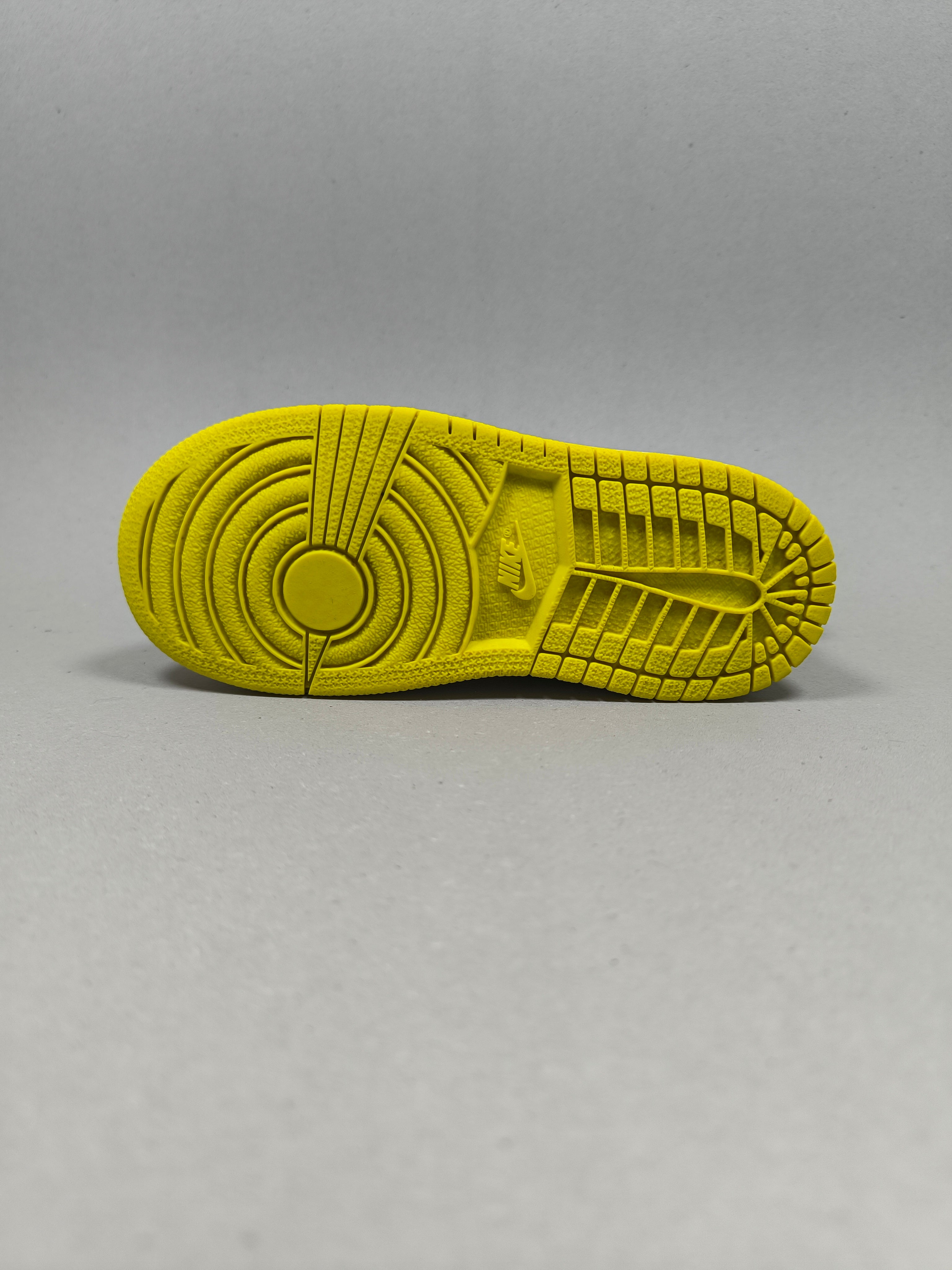 Nike Air Jordan 1 Mid SE . Size : EUR  26 | Premium+