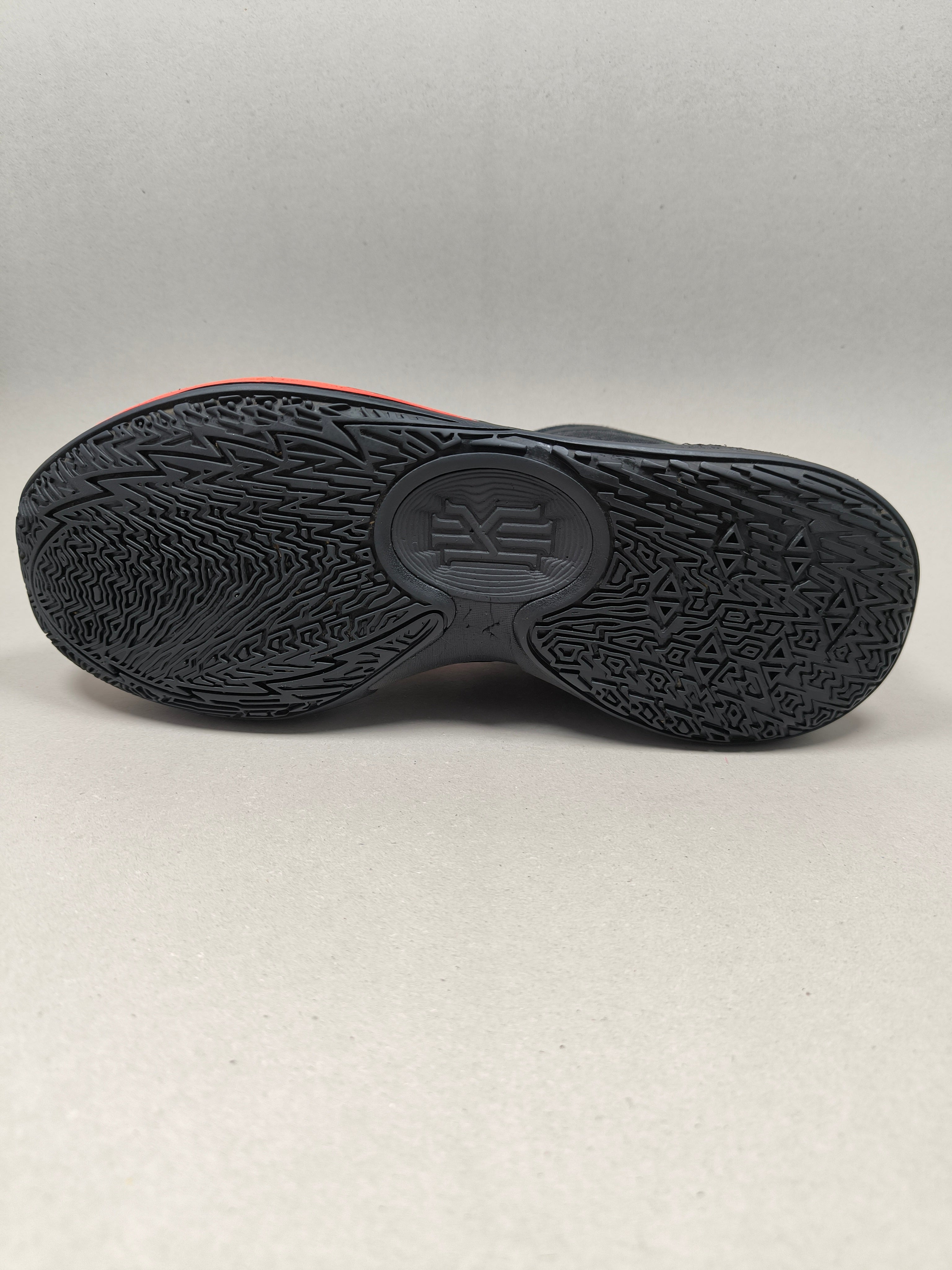 Nike Kyrie 5 . Size : EUR  42 | Excellent+