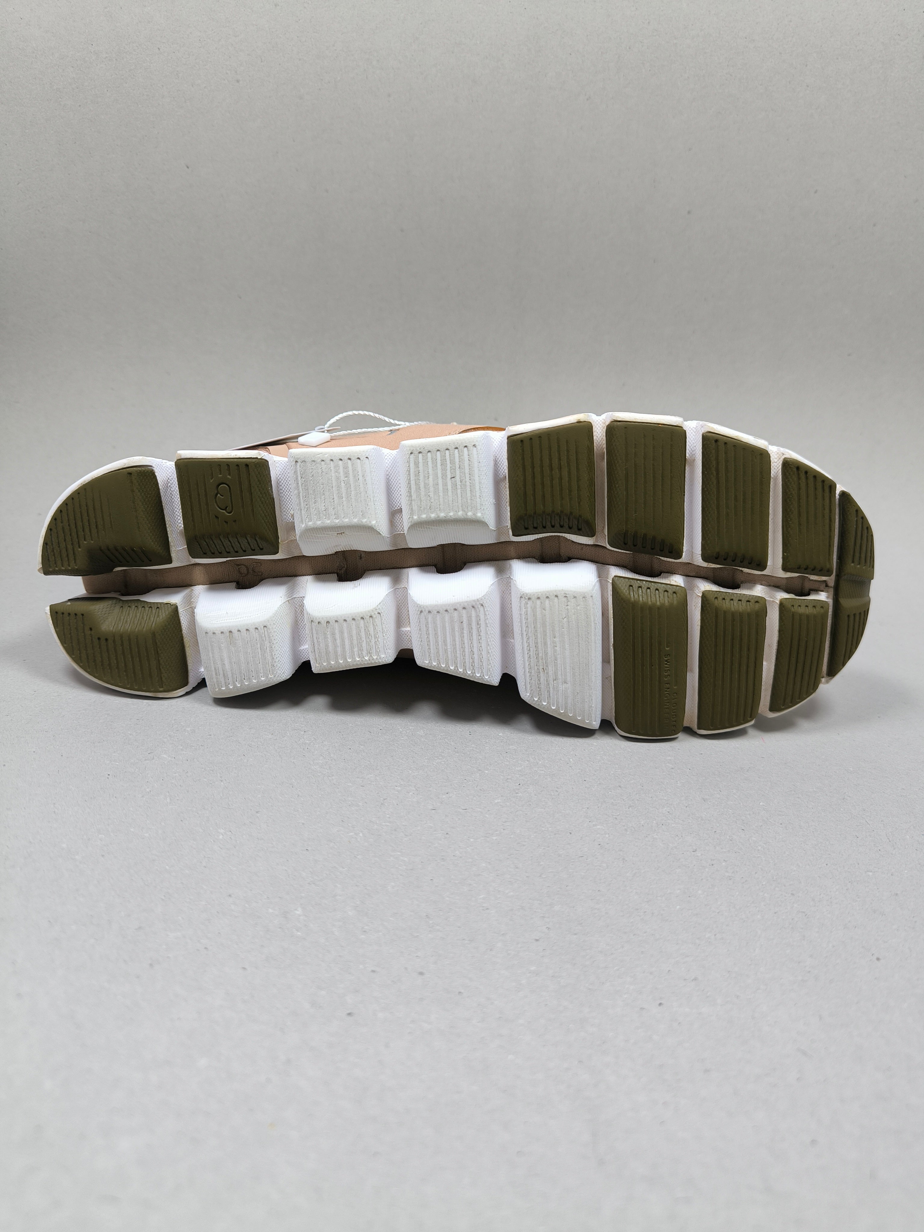 On cloud 5 . Size : EUR  40 | Excellent+