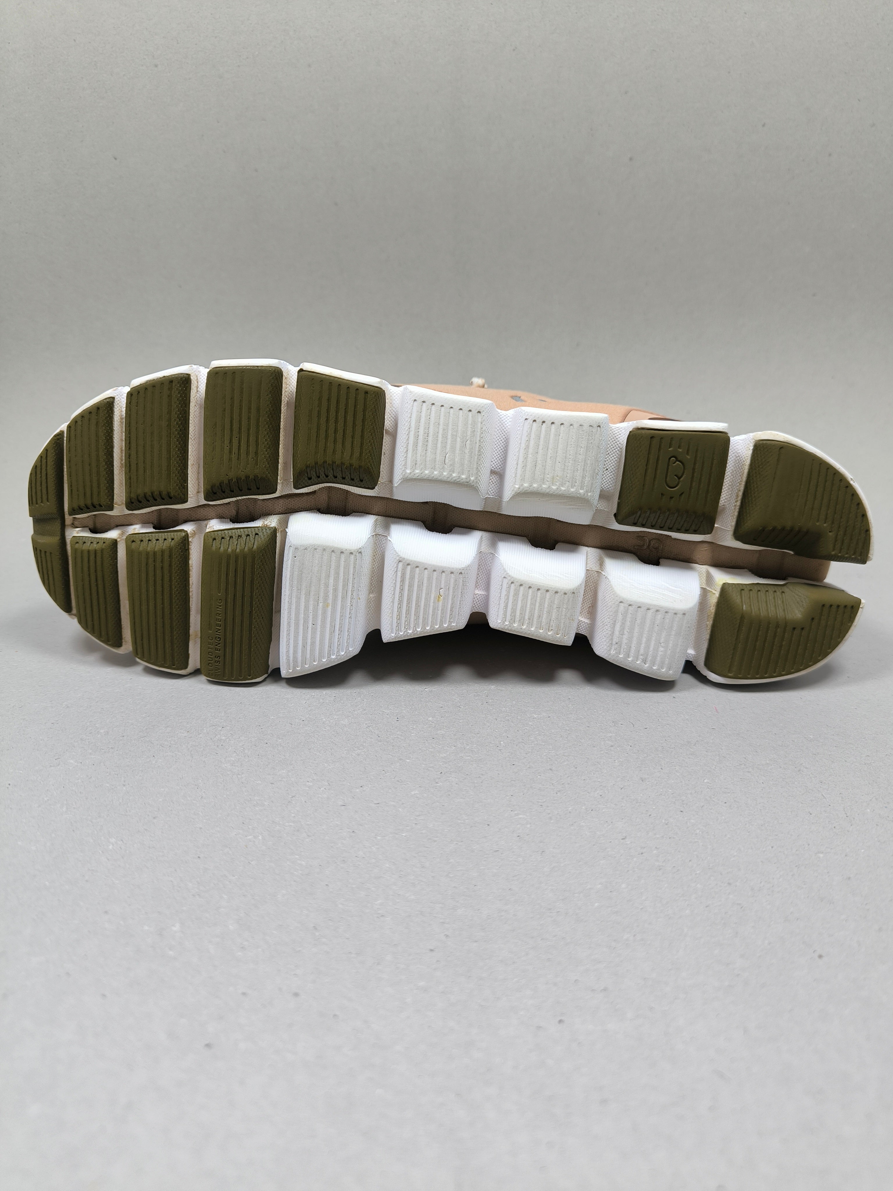 On cloud 5 . Size : EUR  40 | Excellent+