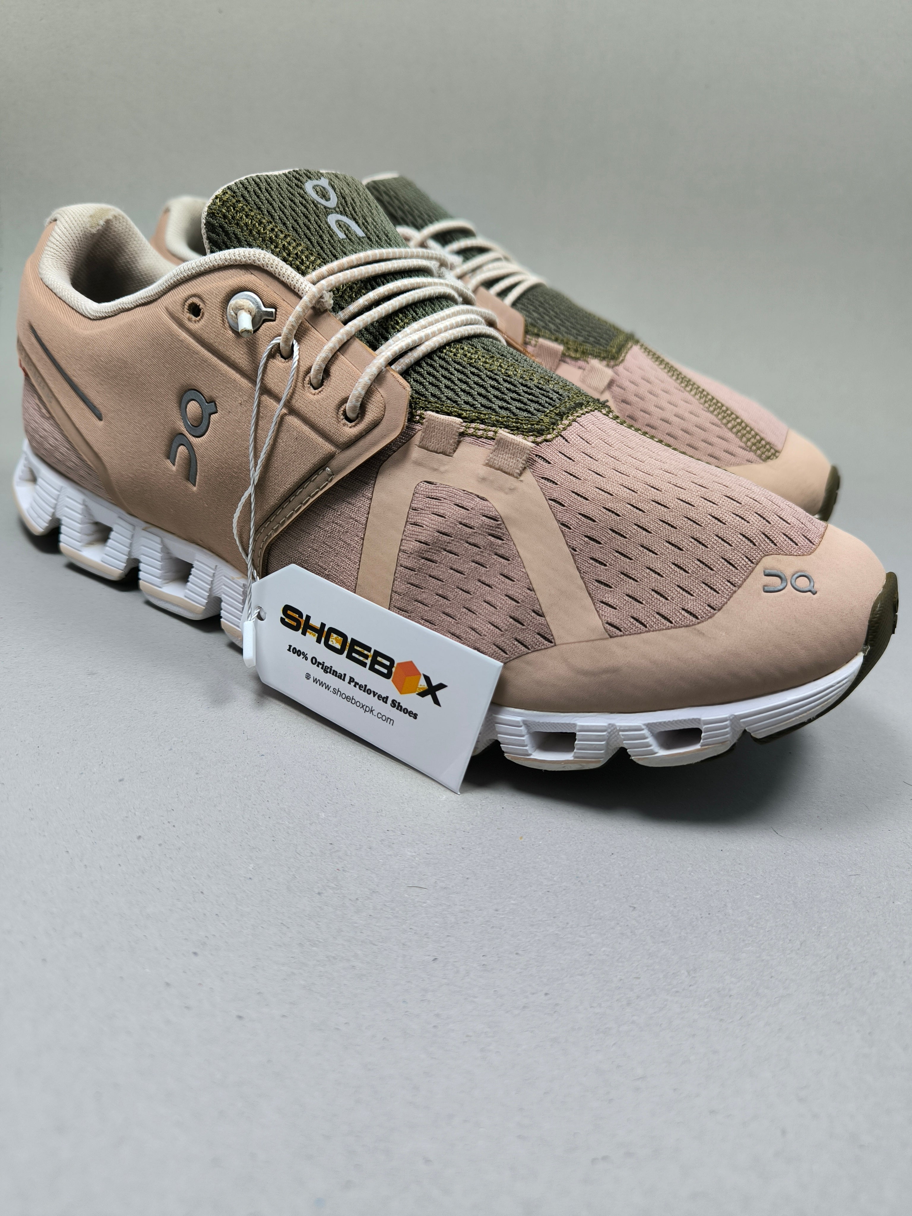 On cloud 5 . Size : EUR  40 | Excellent+