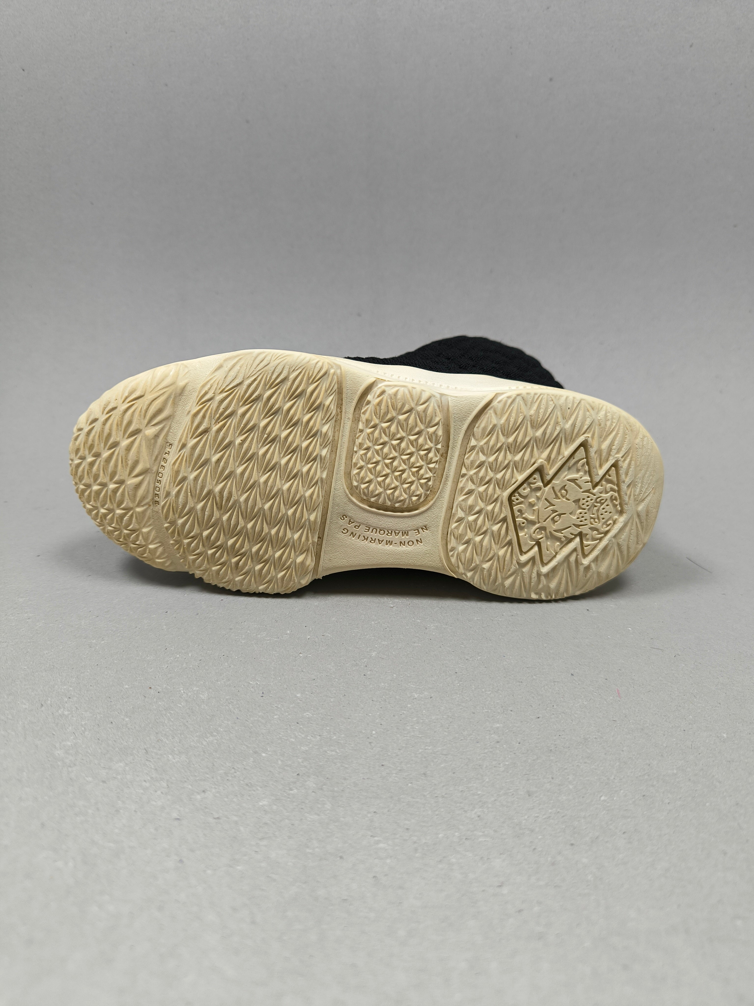 Nike Lebron 15 . Size : EUR  27 | Excellent