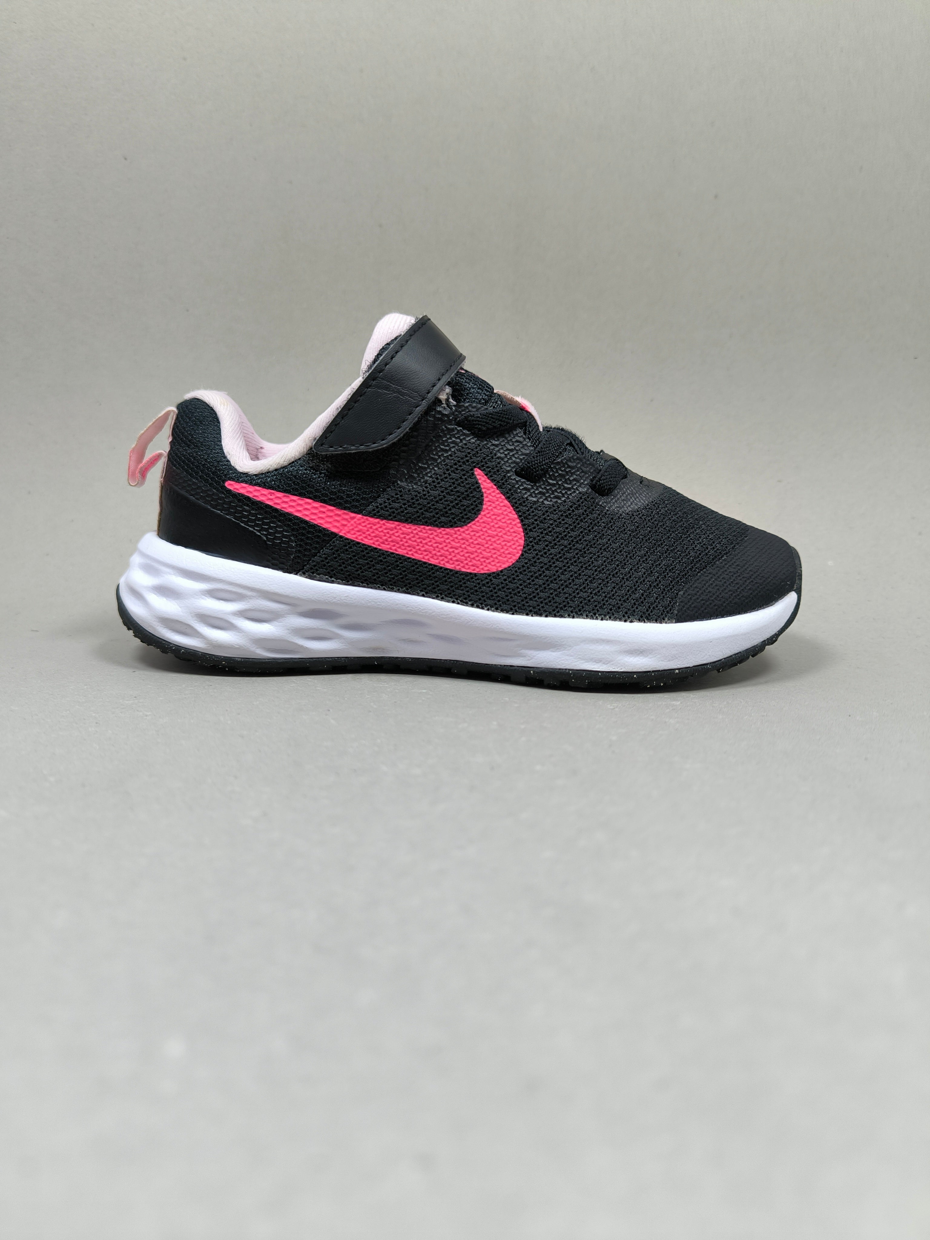 Nike Revolution 6 . Size : EUR  29 | Premium