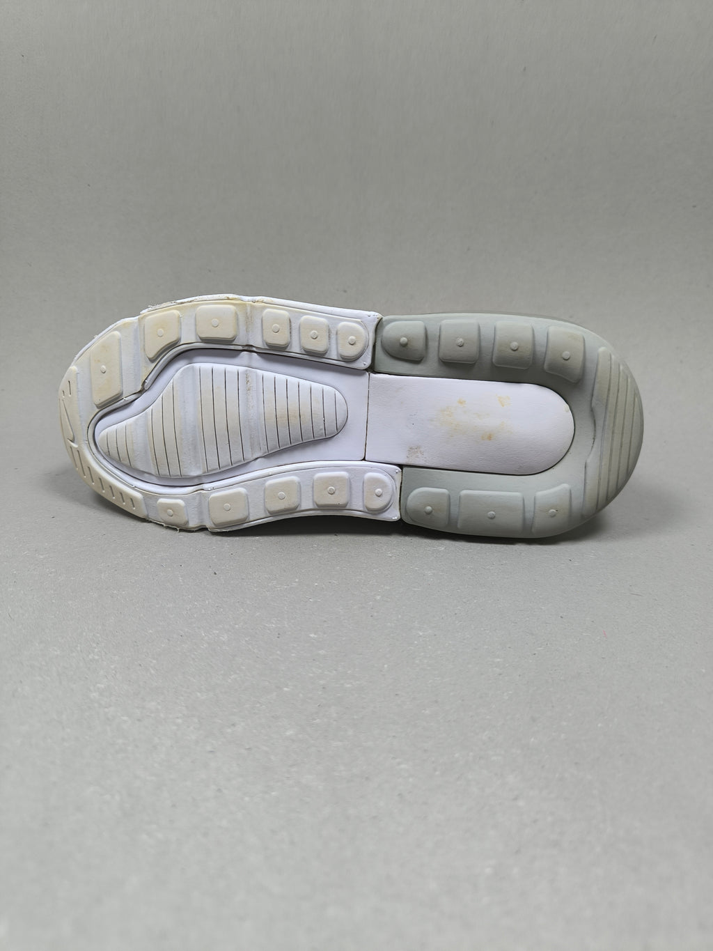 Nike Air Max 270 . Size : EUR  31 | Excellent+