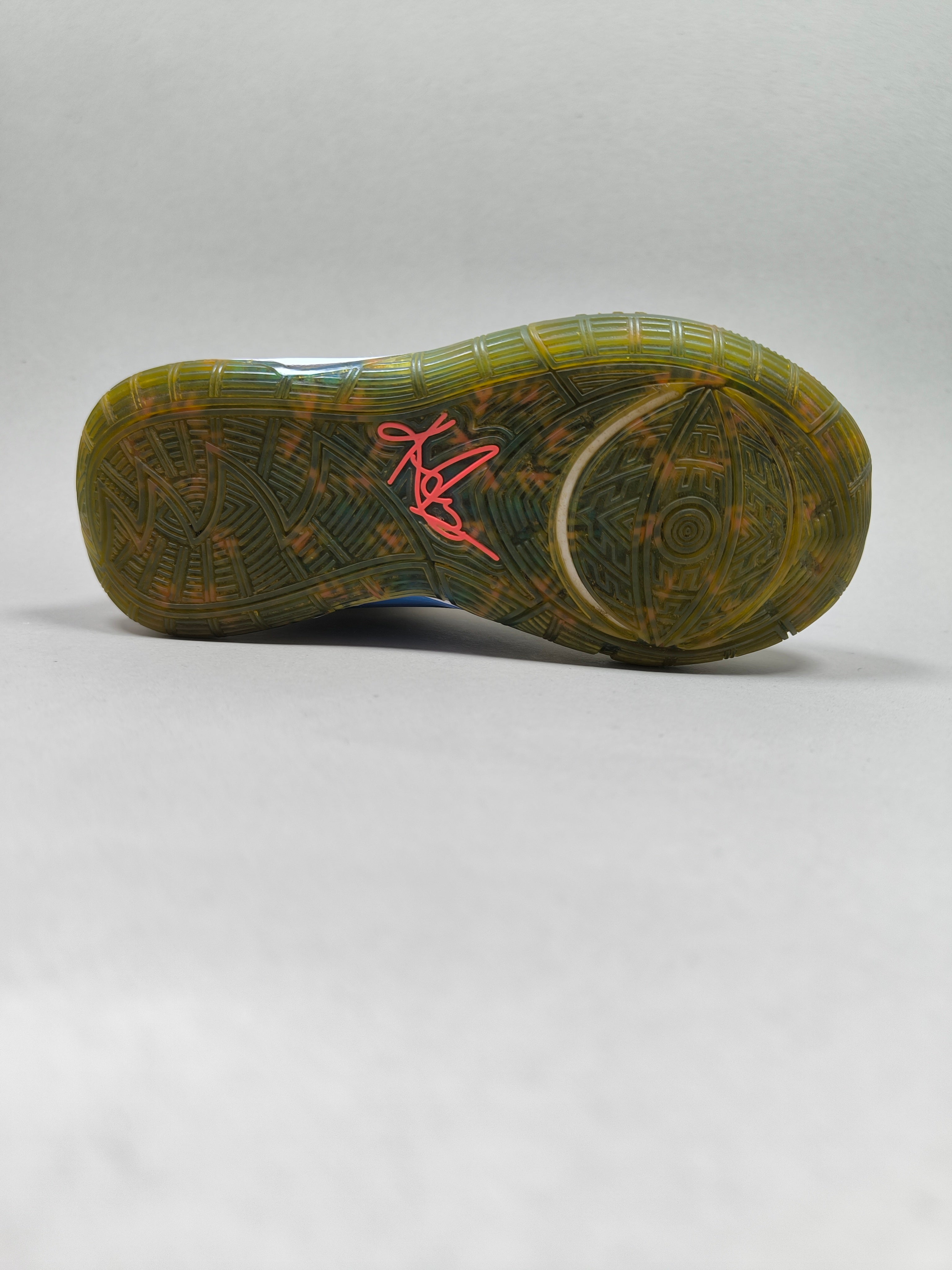 Nike Kyrie 6 . Size : EUR  31 | Excellent+