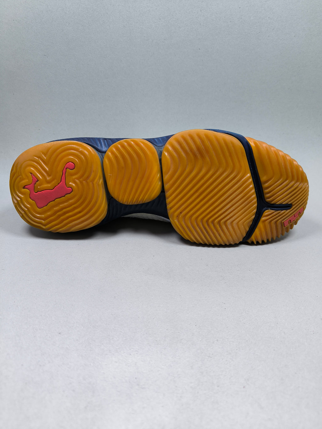 Nike Lebron 16 . Size : EUR  45 | Excellent+