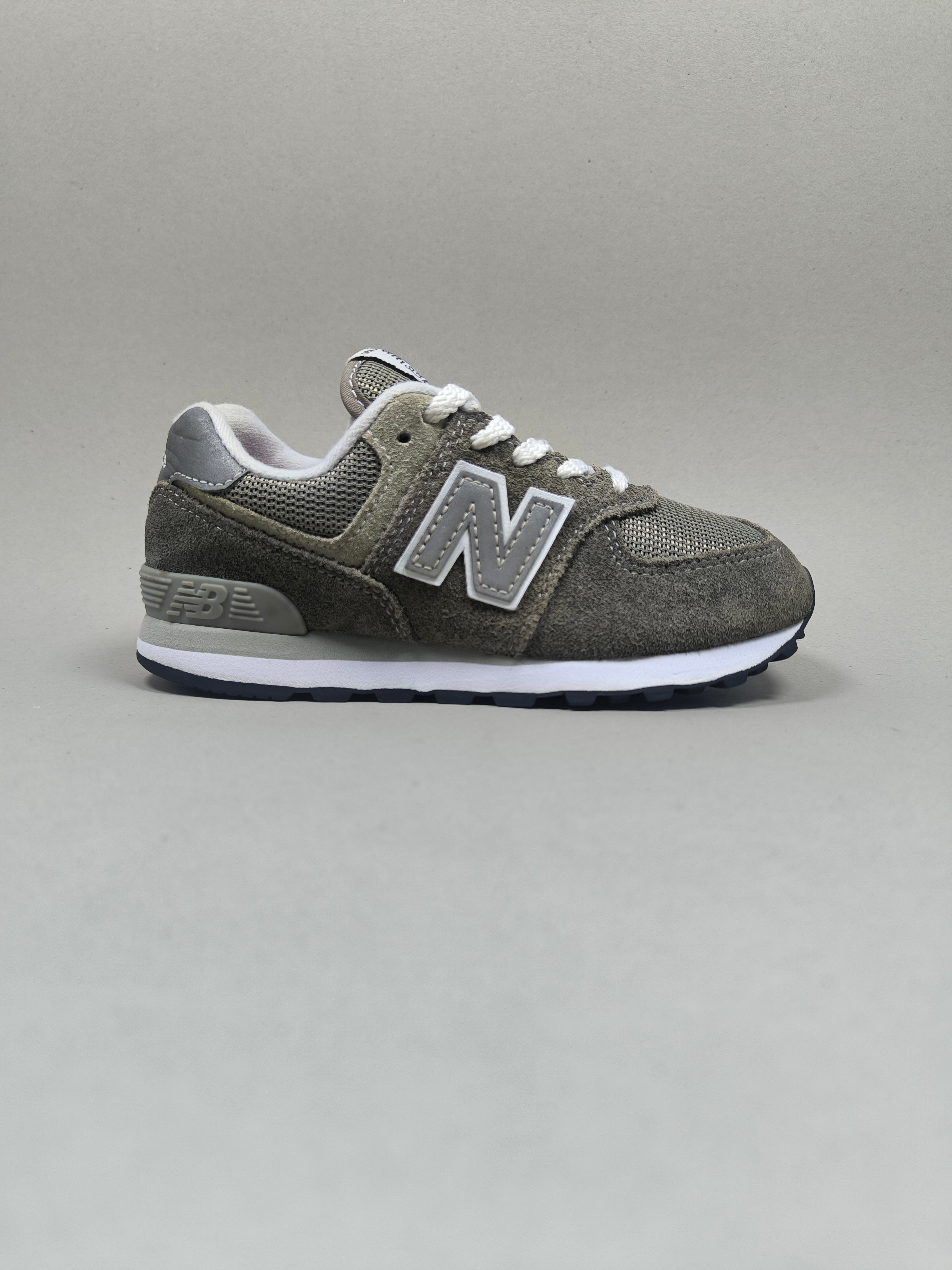 New Balance 574 . Size : EUR  30 | Excellent+