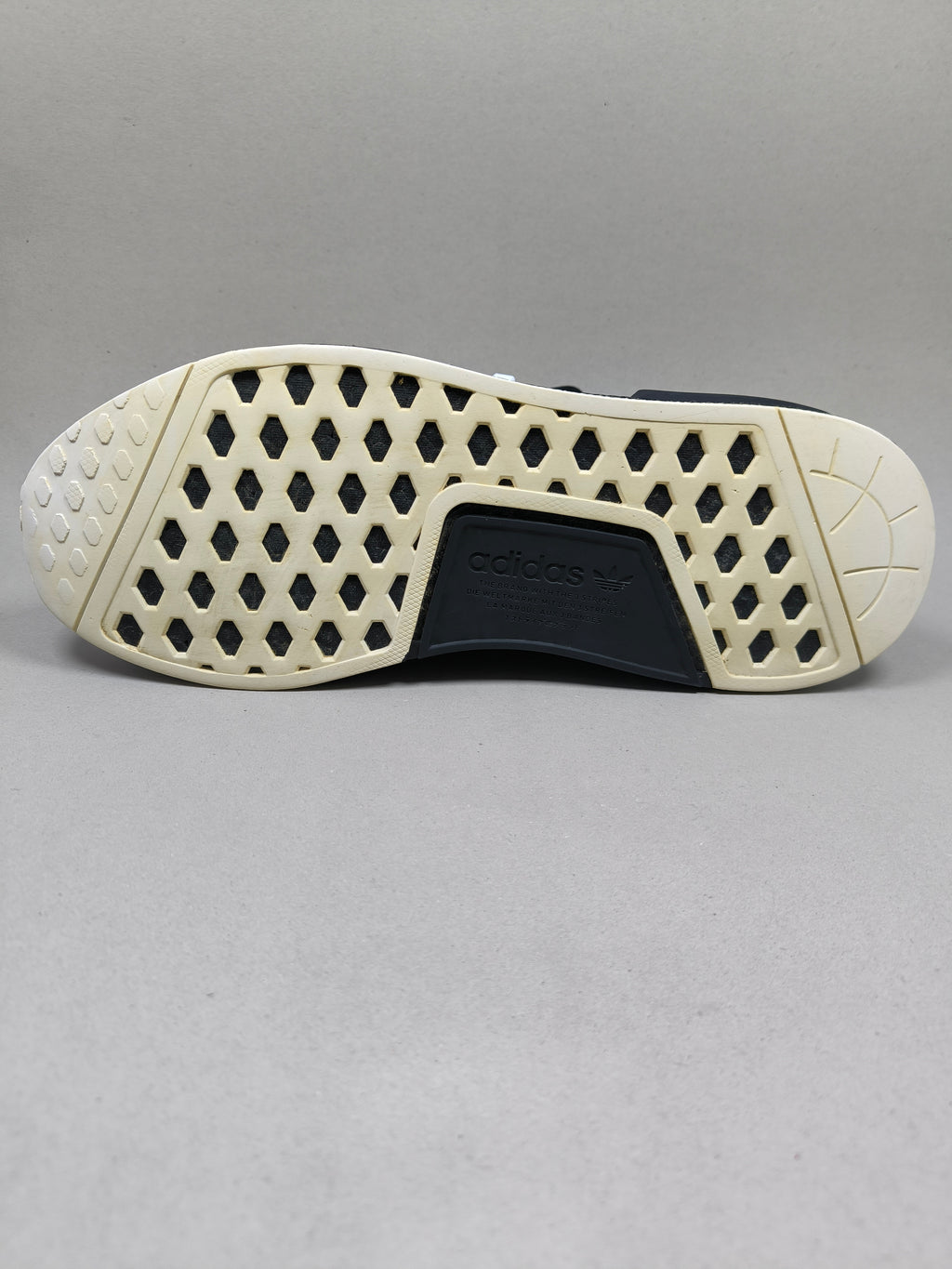 Adidas NMD R1 V2 . Size : EUR  45 | Excellent+