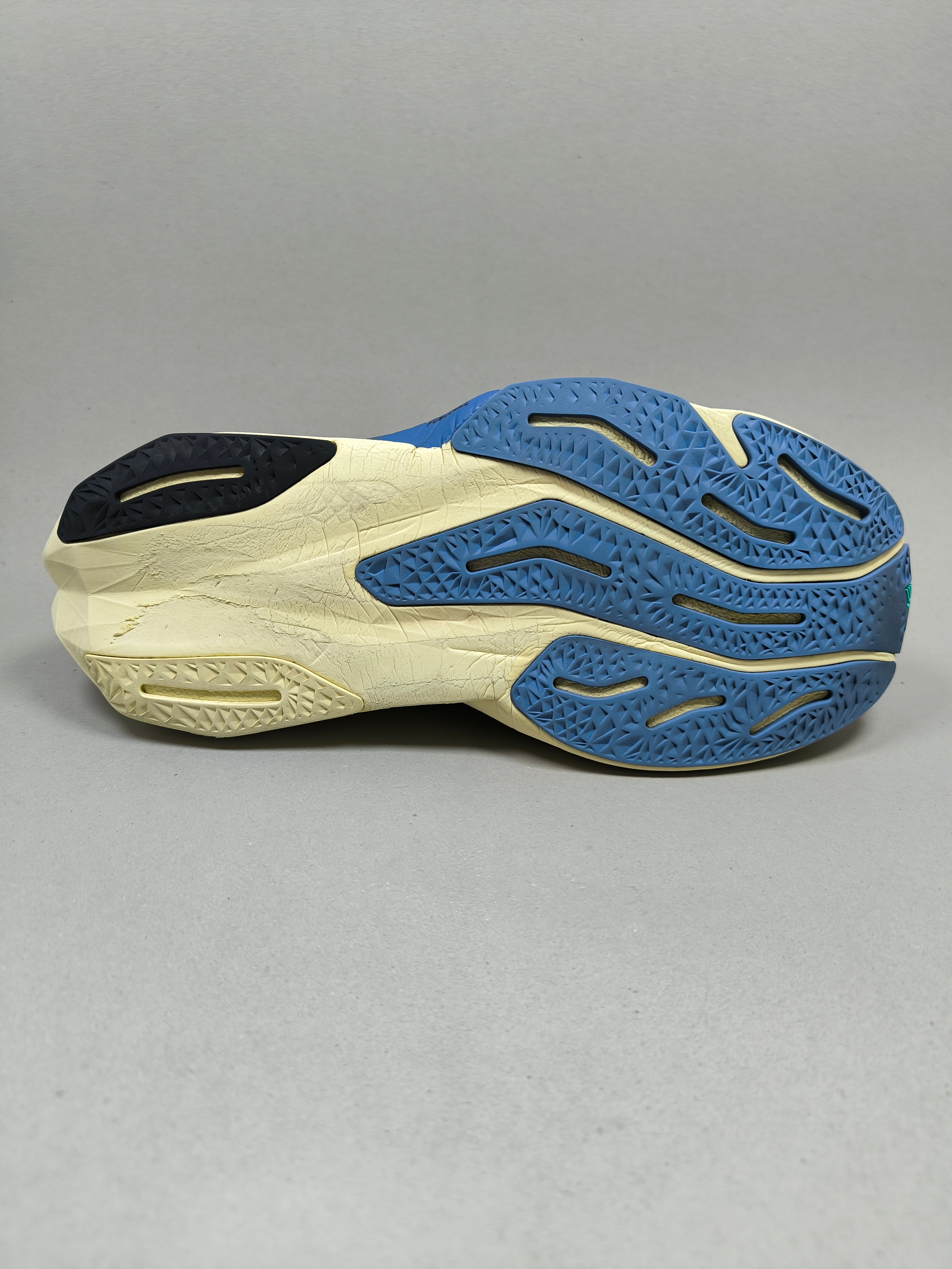 New Balance Fuel Cell Rebel V4 . Size : EUR  44.5 | Premium