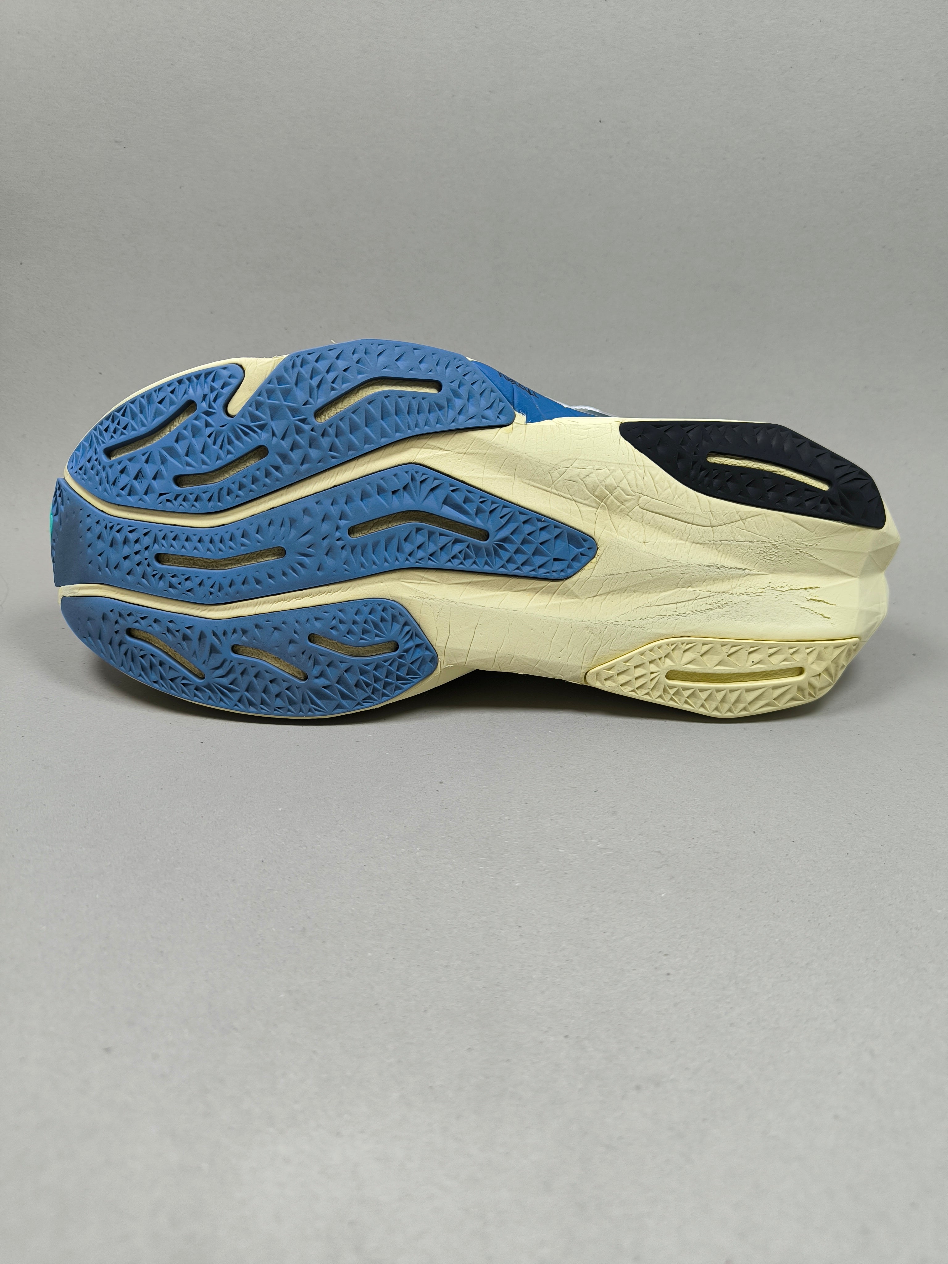 New Balance Fuel Cell Rebel V4 . Size : EUR  44.5 | Premium