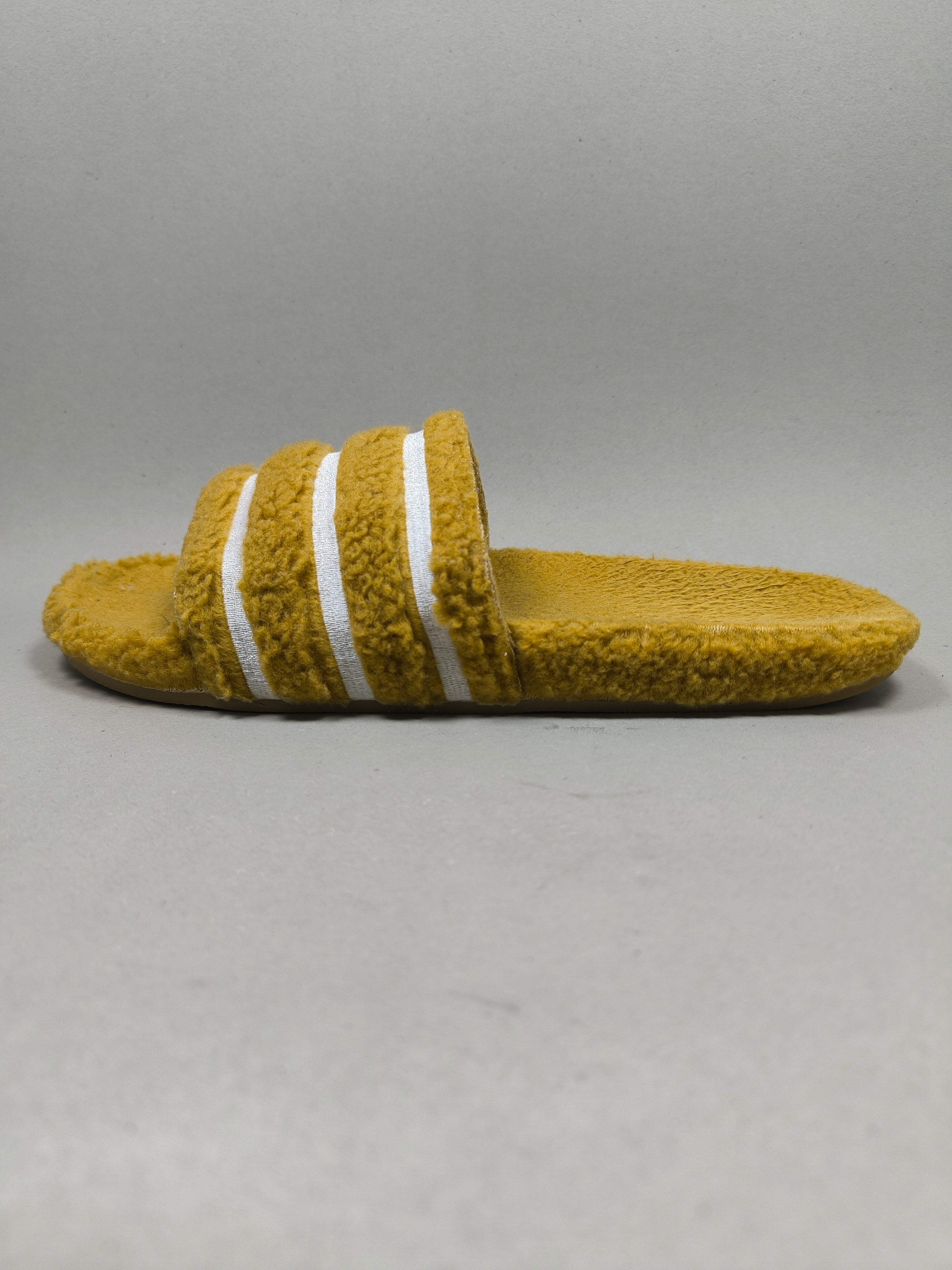 Adidas Adillete . Size : EUR  45 | Premium