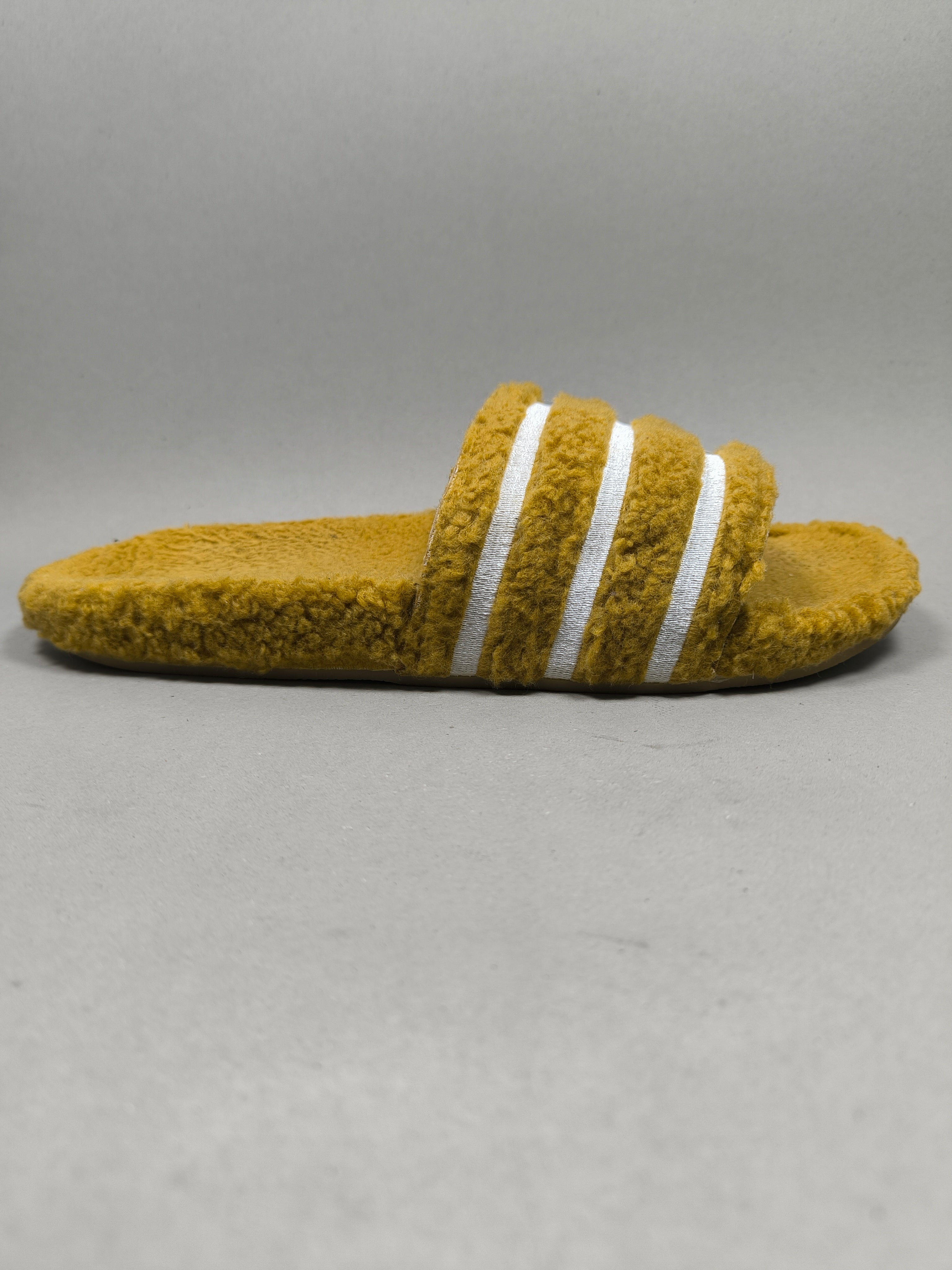 Adidas Adillete . Size : EUR  45 | Premium