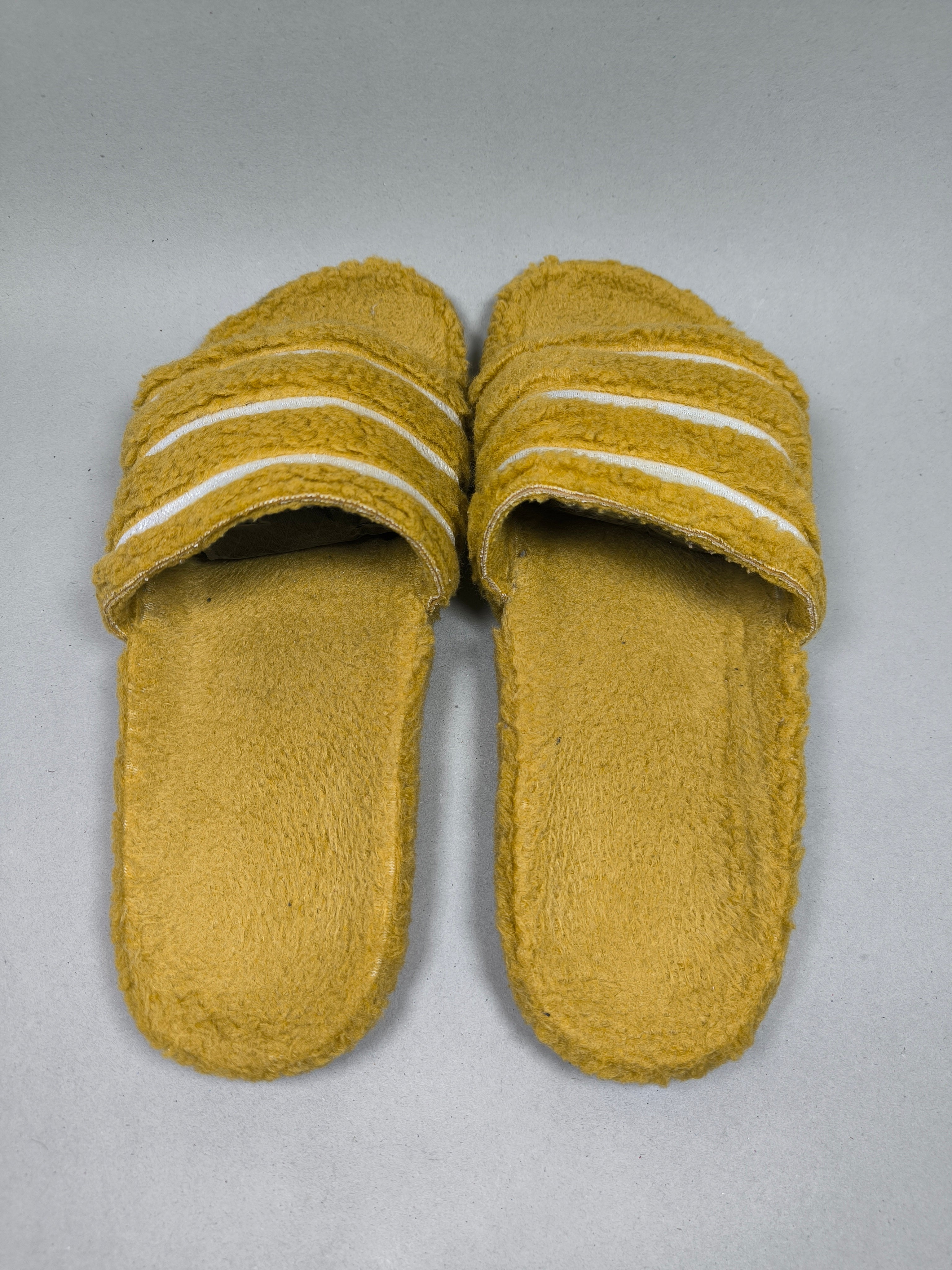 Adidas Adillete . Size : EUR  45 | Premium