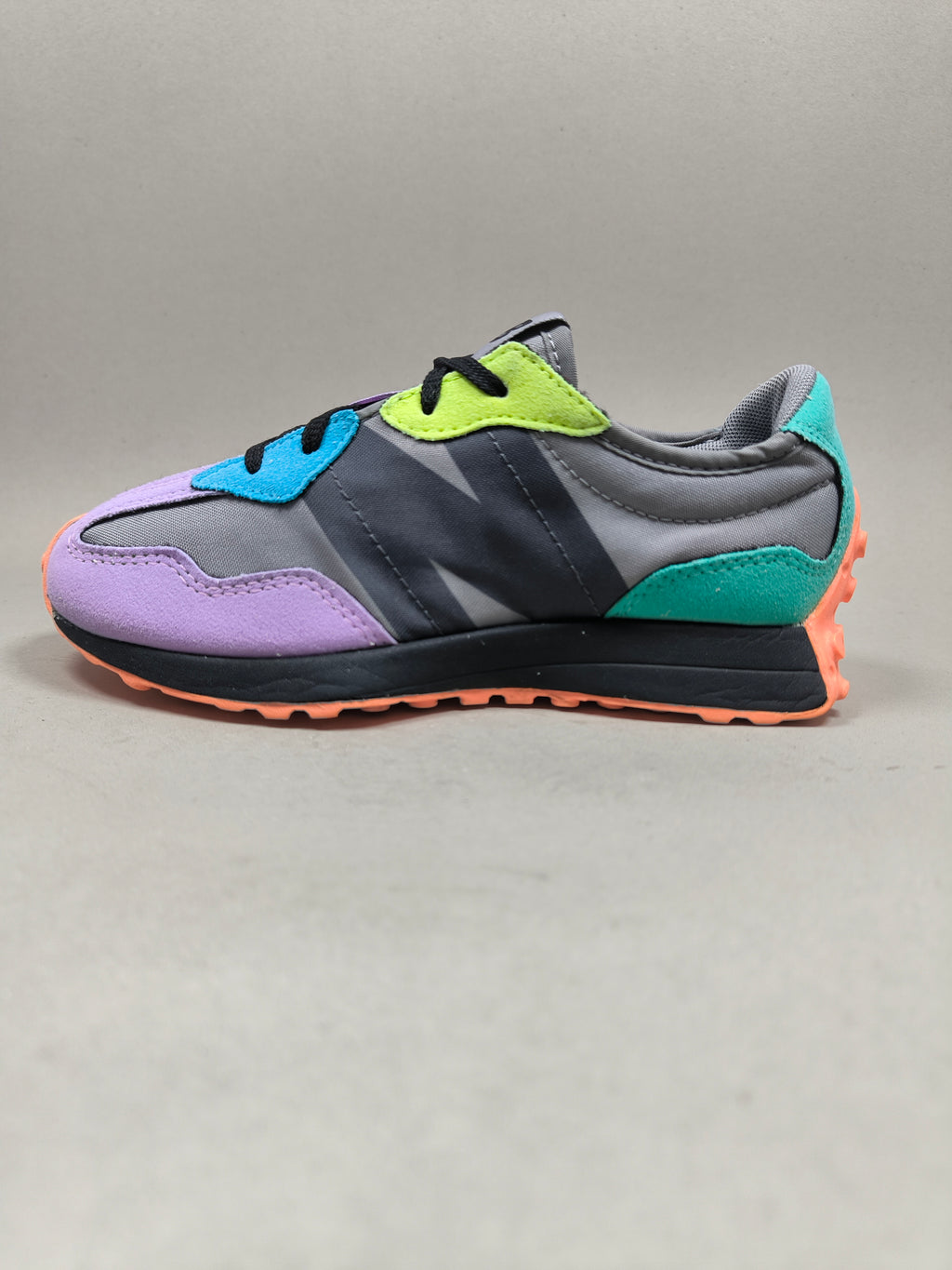 New Balance 327 . Size : EUR  32 | Premium