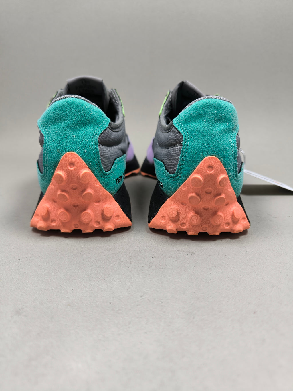 New Balance 327 . Size : EUR  32 | Premium