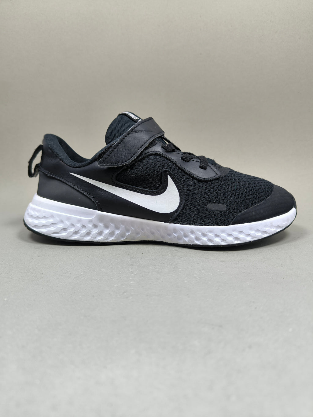 Nike Revolution . Size : EUR  34 | Excellent+