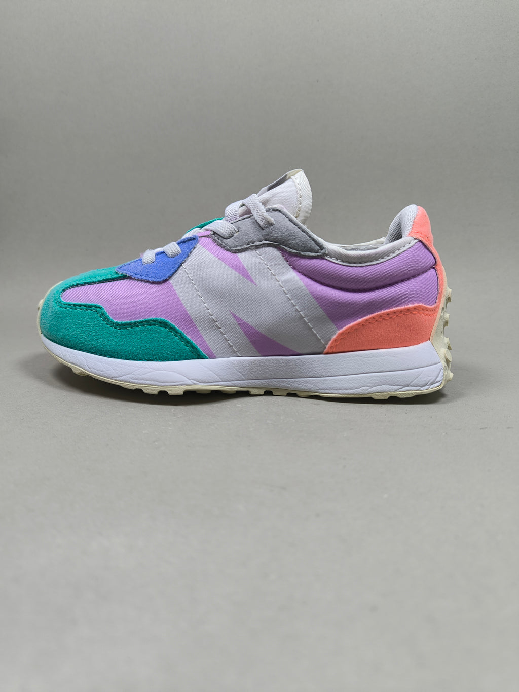 New Balance 327 . Size : EUR  32 | Premium