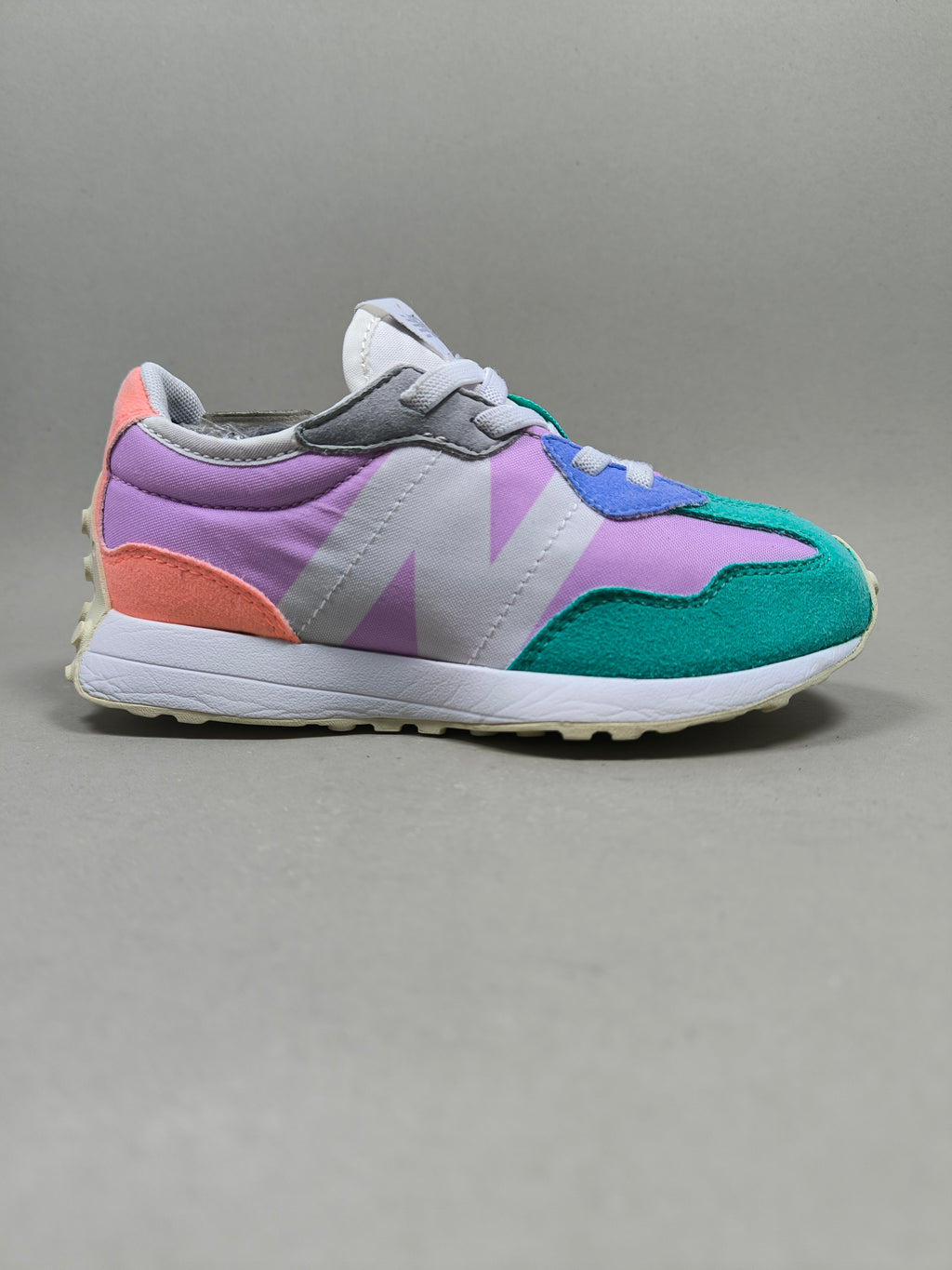 New Balance 327 . Size : EUR  32 | Premium