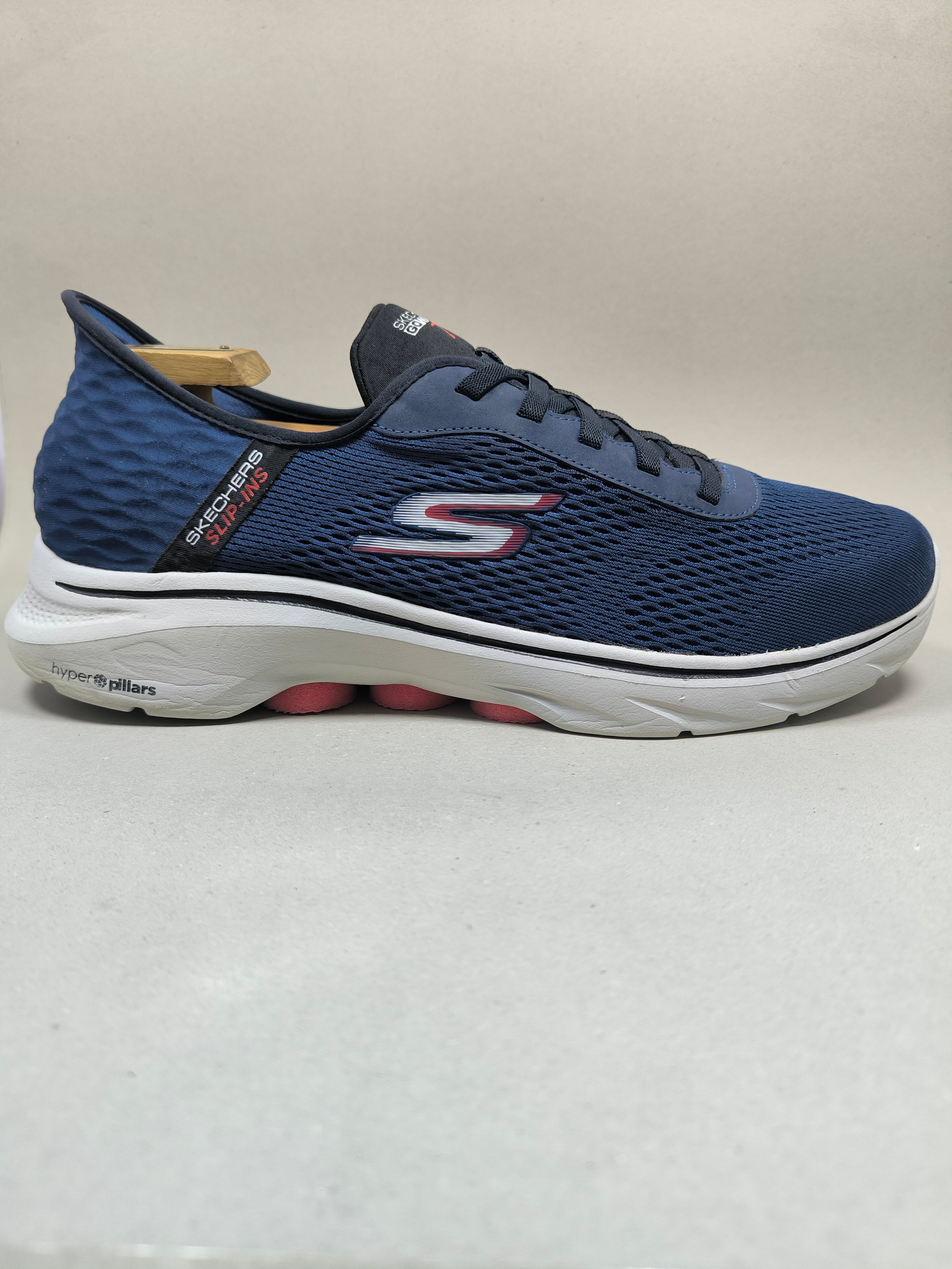 Skechers Go Walk 7 Slip ins . Size : EUR  46 | Premium