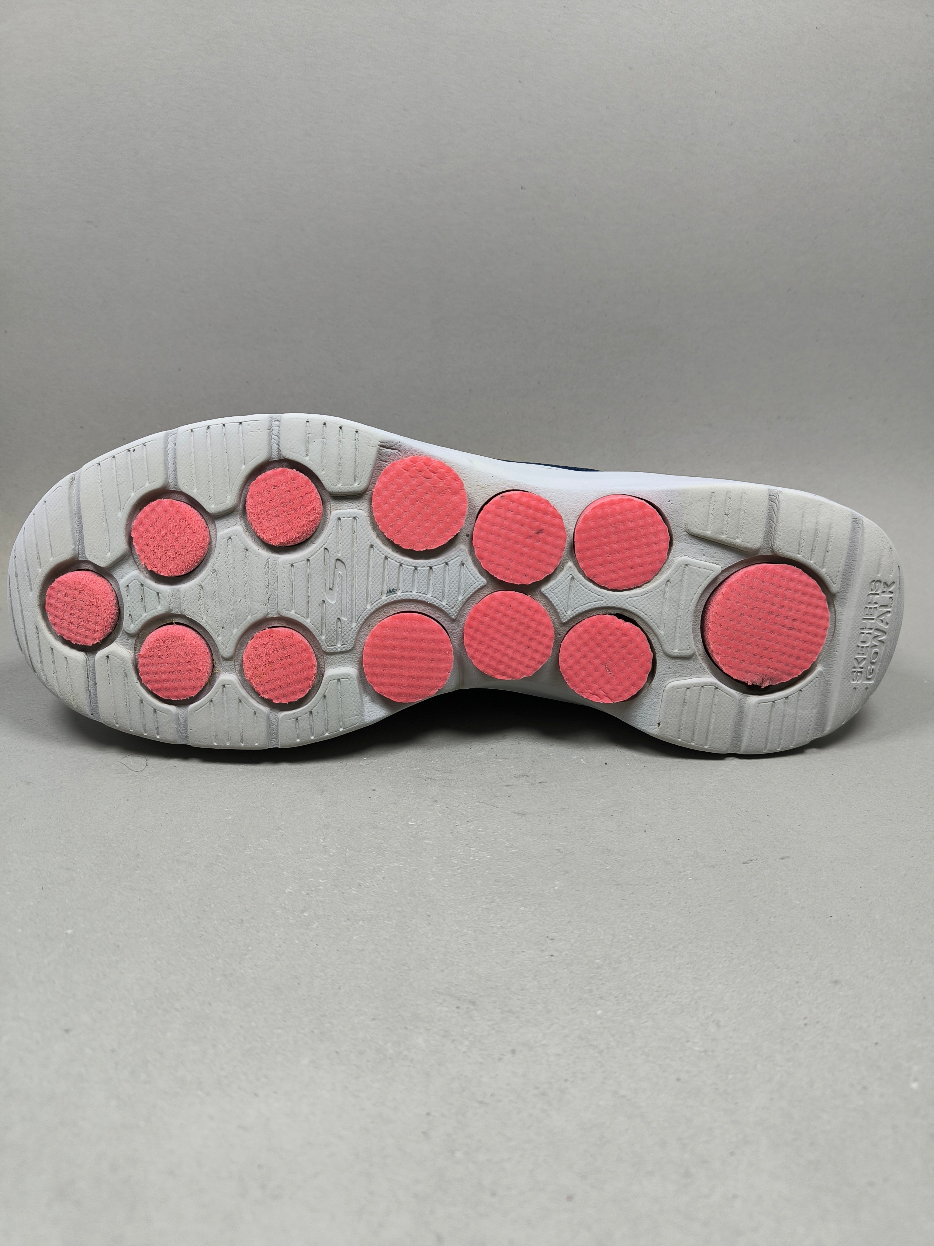 Skechers Go Walk 7 Slip ins . Size : EUR  46 | Premium