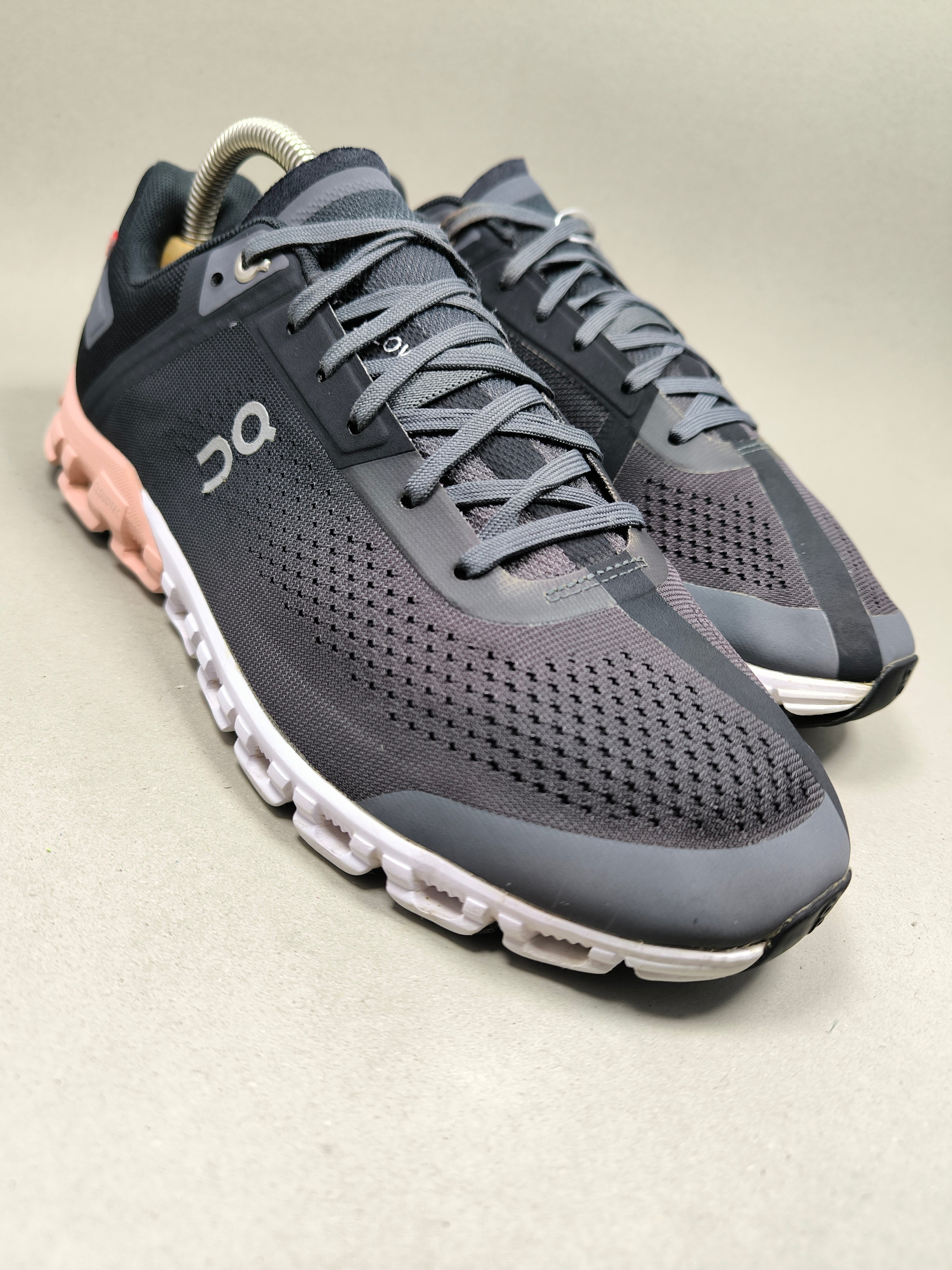 On cloud Cloud Flow . Size : EUR  40 | Excellent+