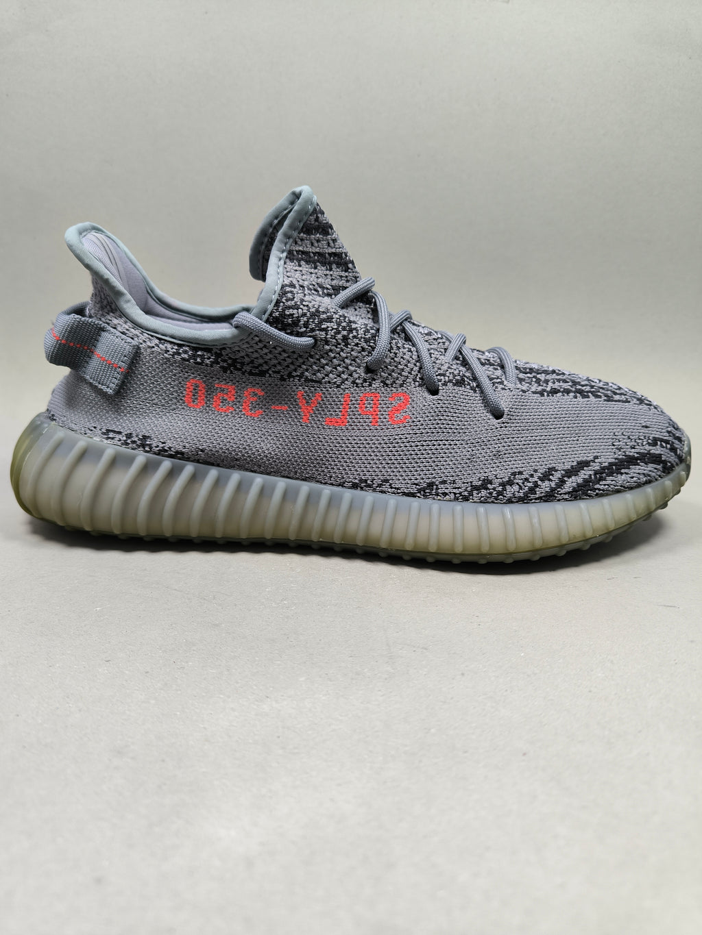 Yeezy Boost 350 V2 . Size  : EUR  46 | Premium