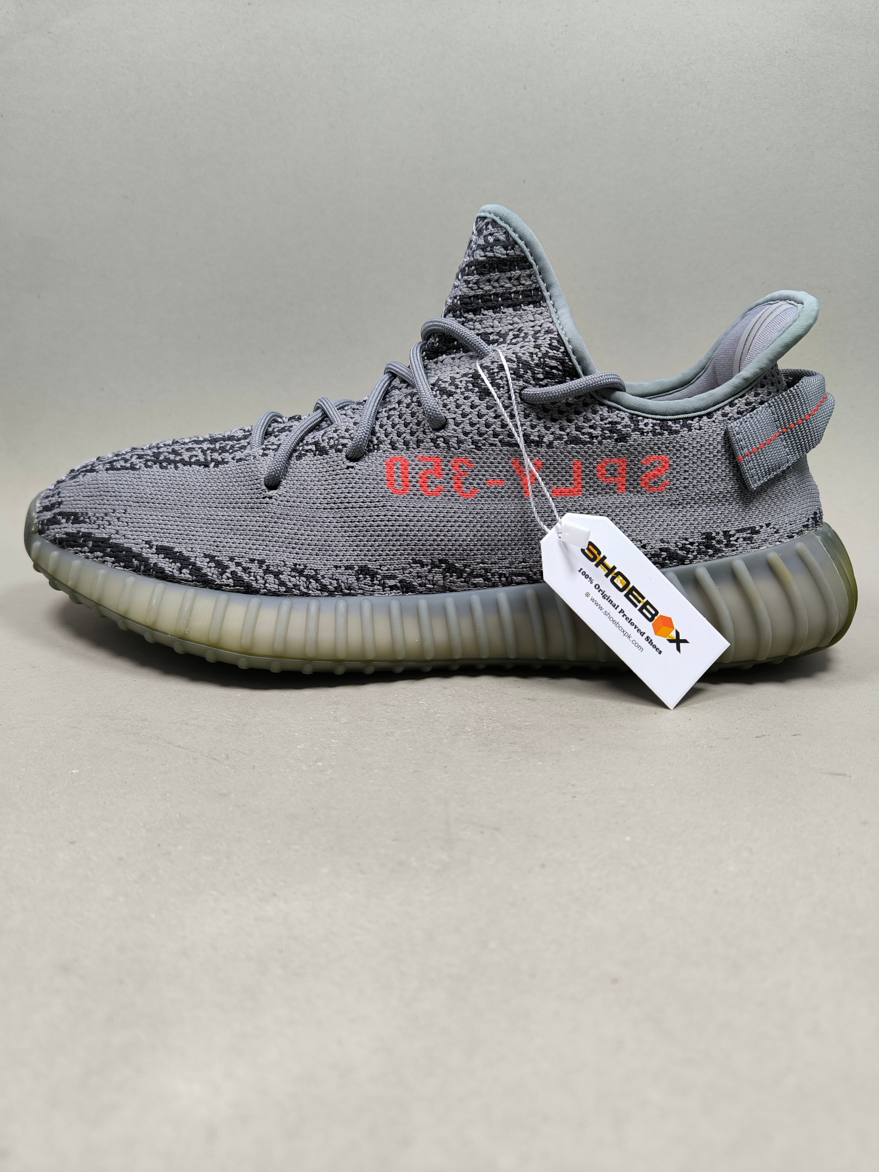 Yeezy Boost 350 V2 . Size  : EUR  46 | Premium
