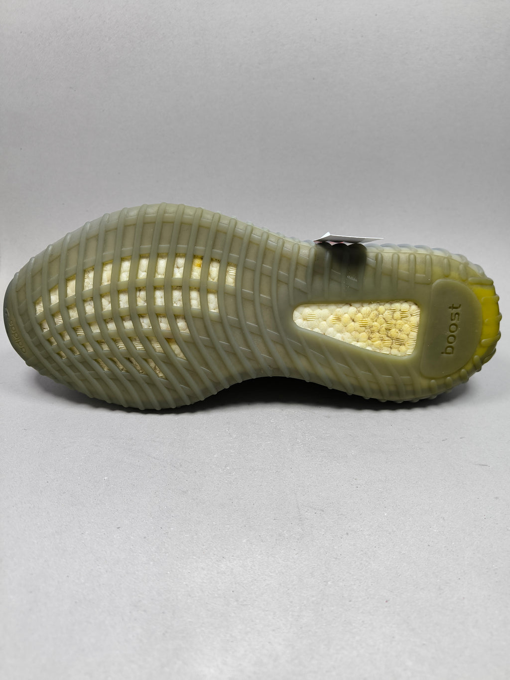 Yeezy Boost 350 V2 . Size  : EUR  46 | Premium