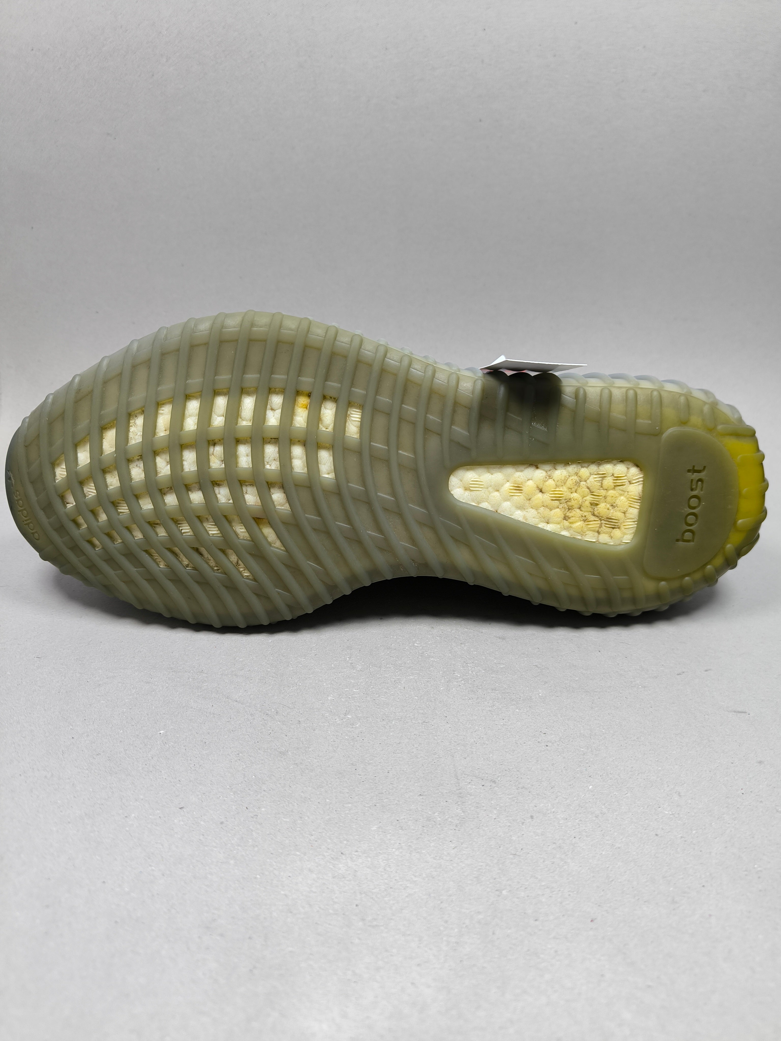 Yeezy Boost 350 V2 . Size  : EUR  46 | Premium