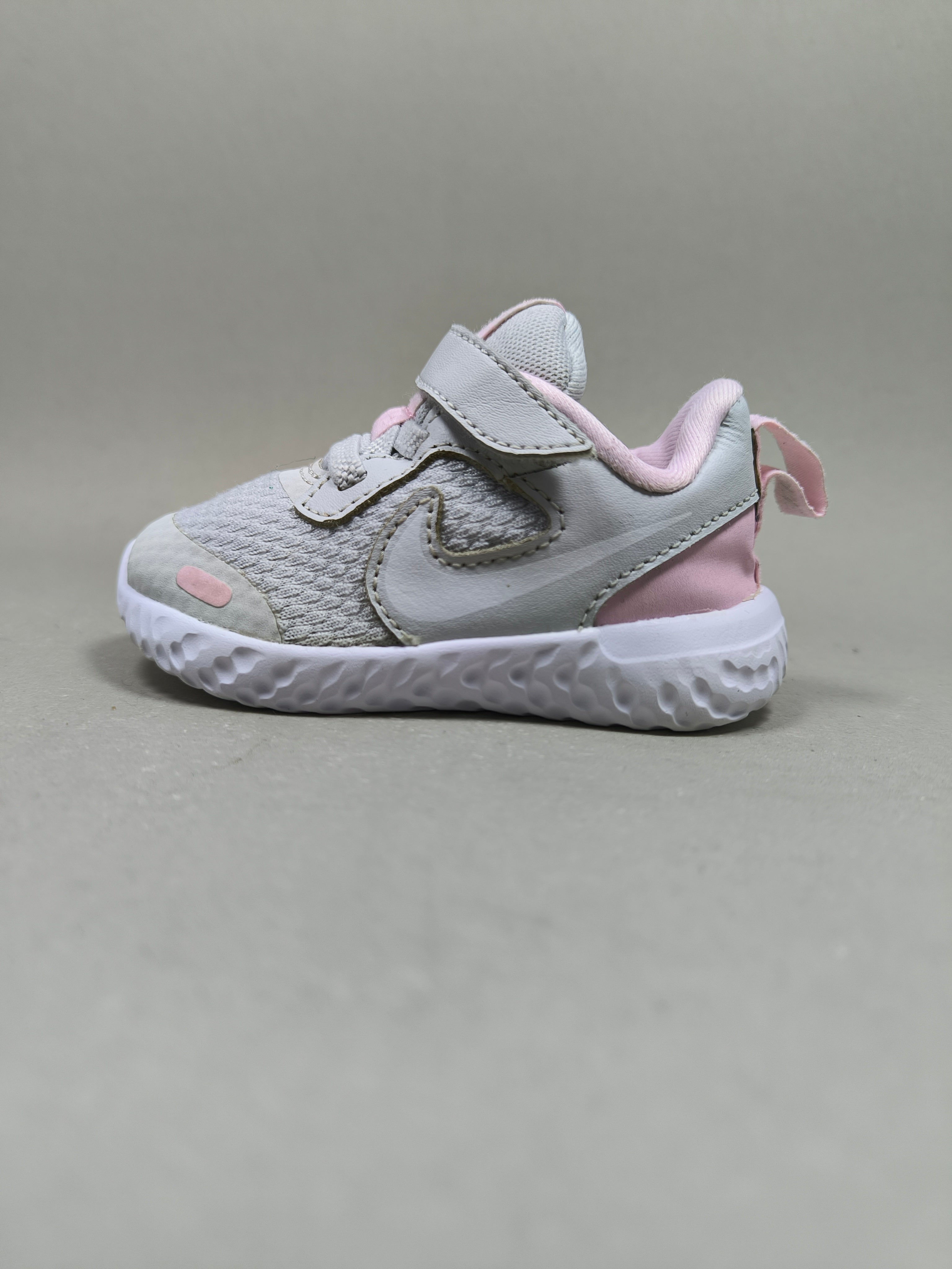 Nike Revolution . Size : EUR  19 | Premium