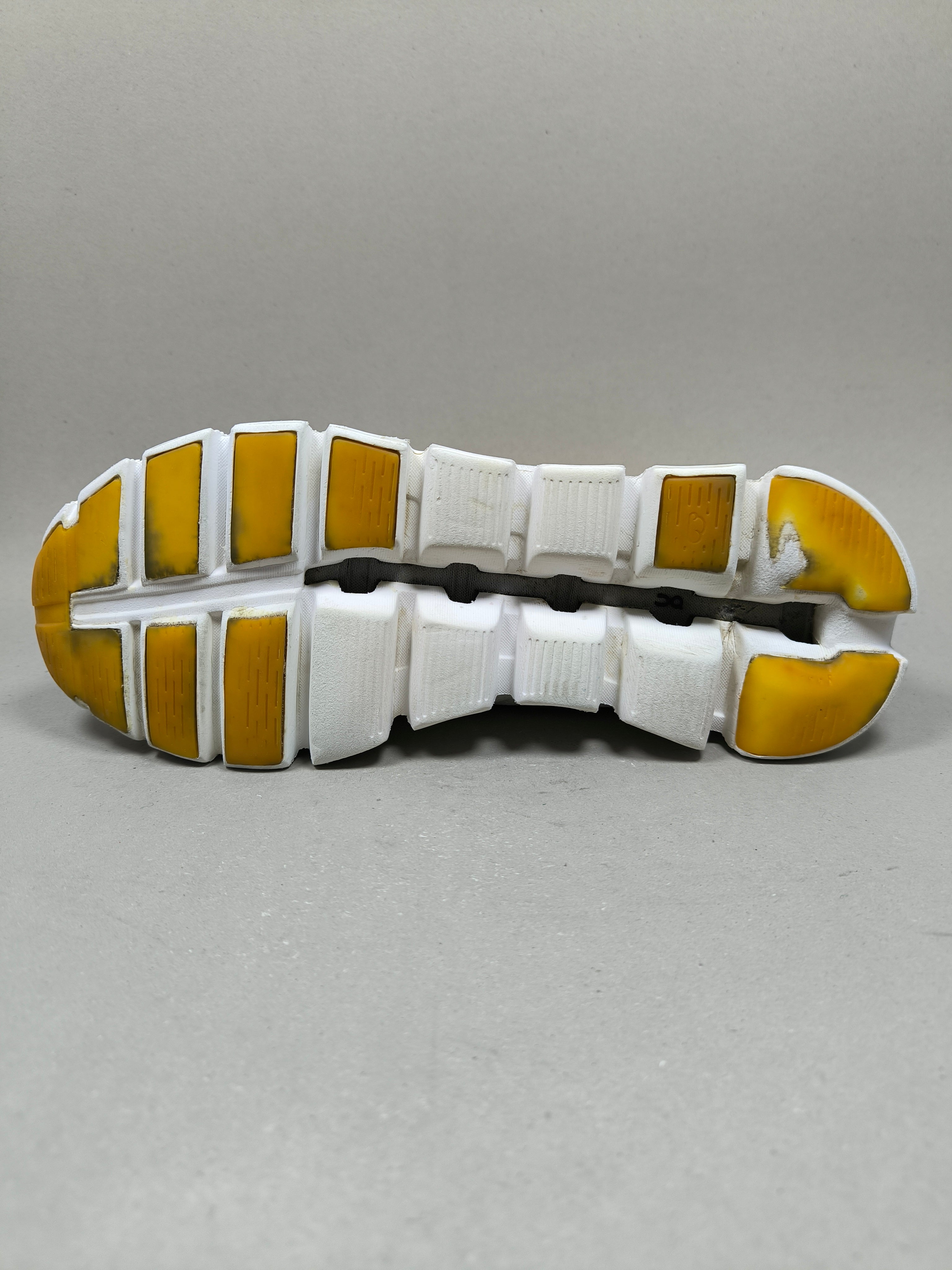 On Cloud 5 . Size : EUR  39 | Excellent+