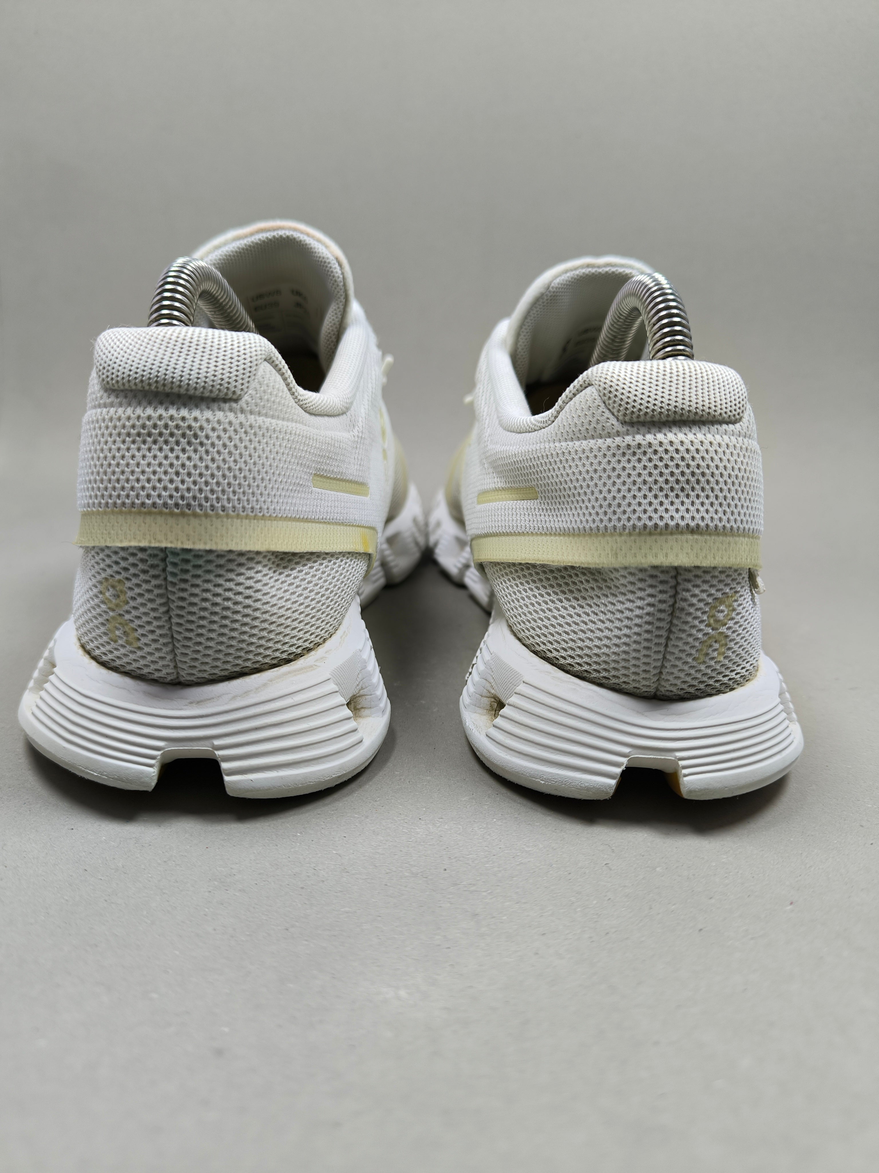 On Cloud 5 . Size : EUR  39 | Excellent+