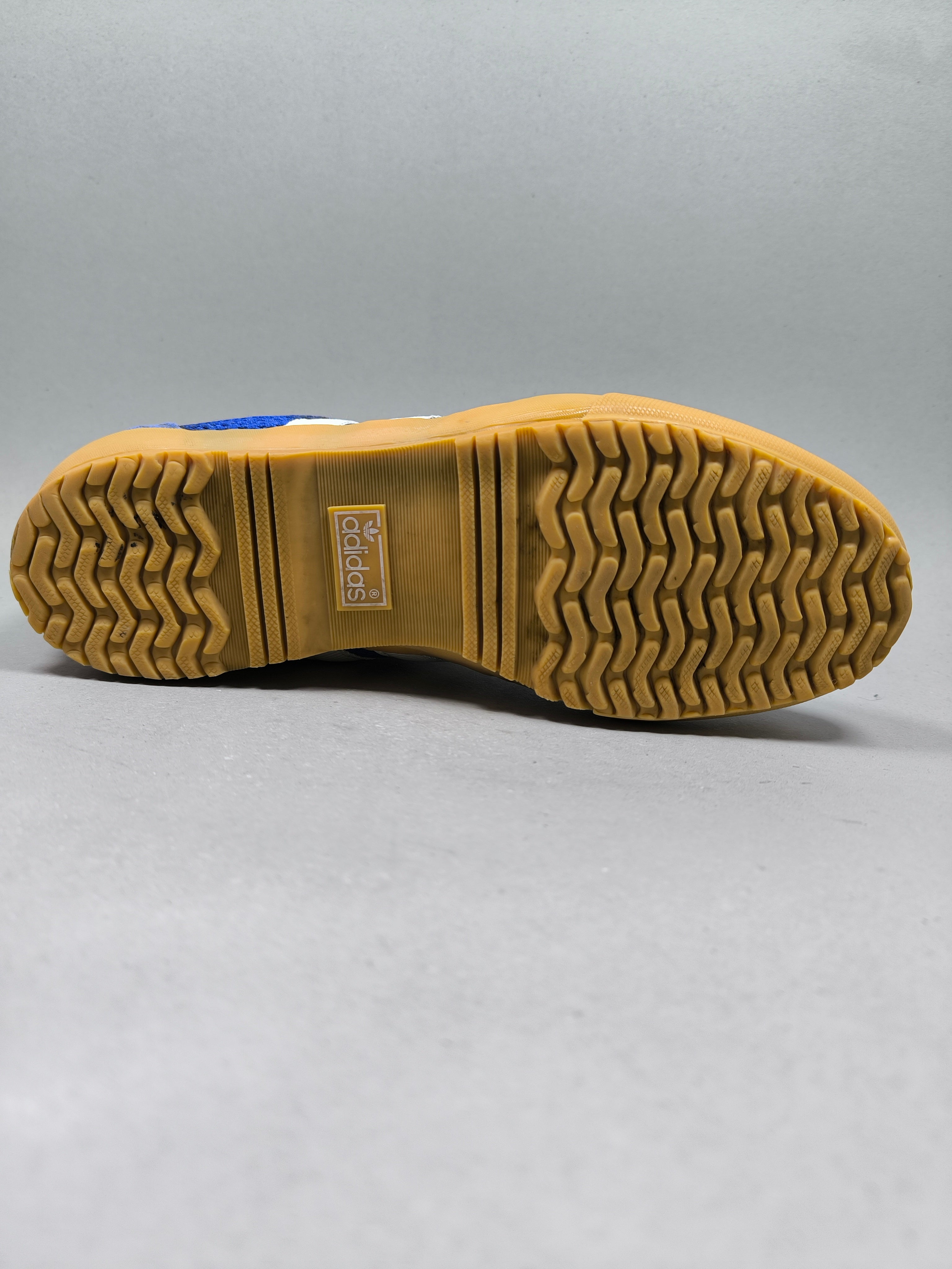 Adidas Tisch . Size : EUR  40 | Premium