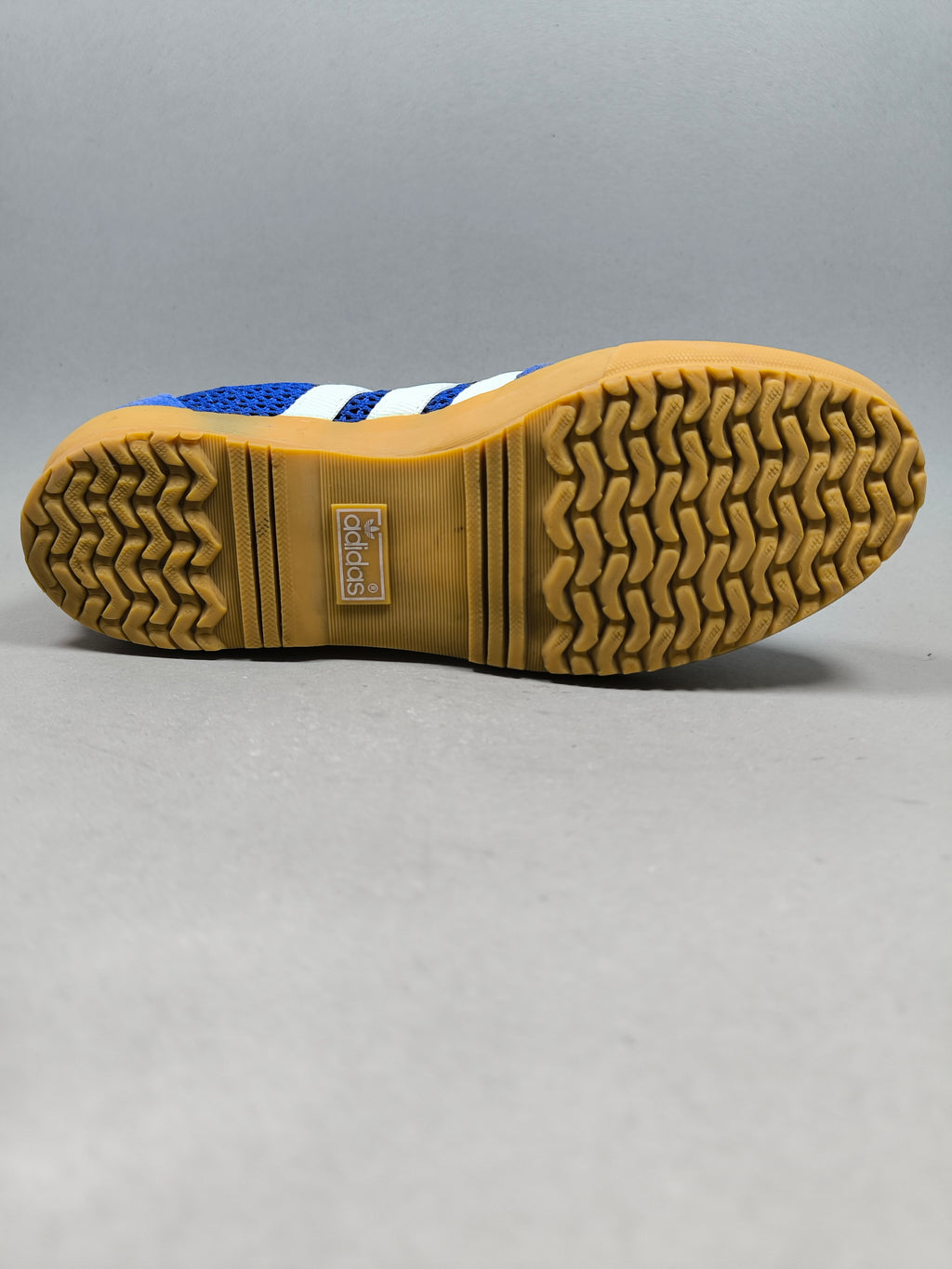 Adidas Tisch . Size : EUR  40 | Premium