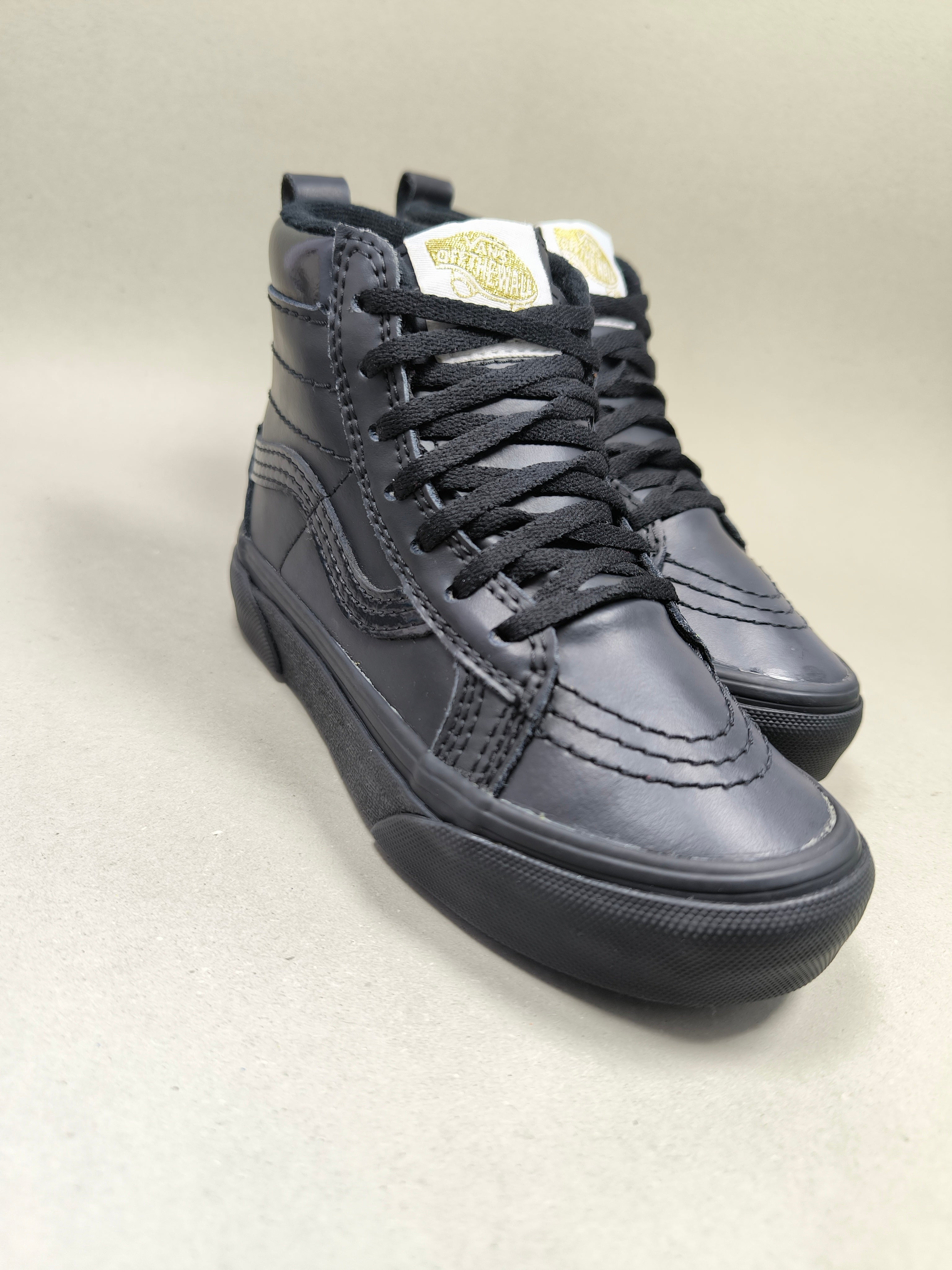 Vans Leather Studded . Size : EUR  27 | Premium