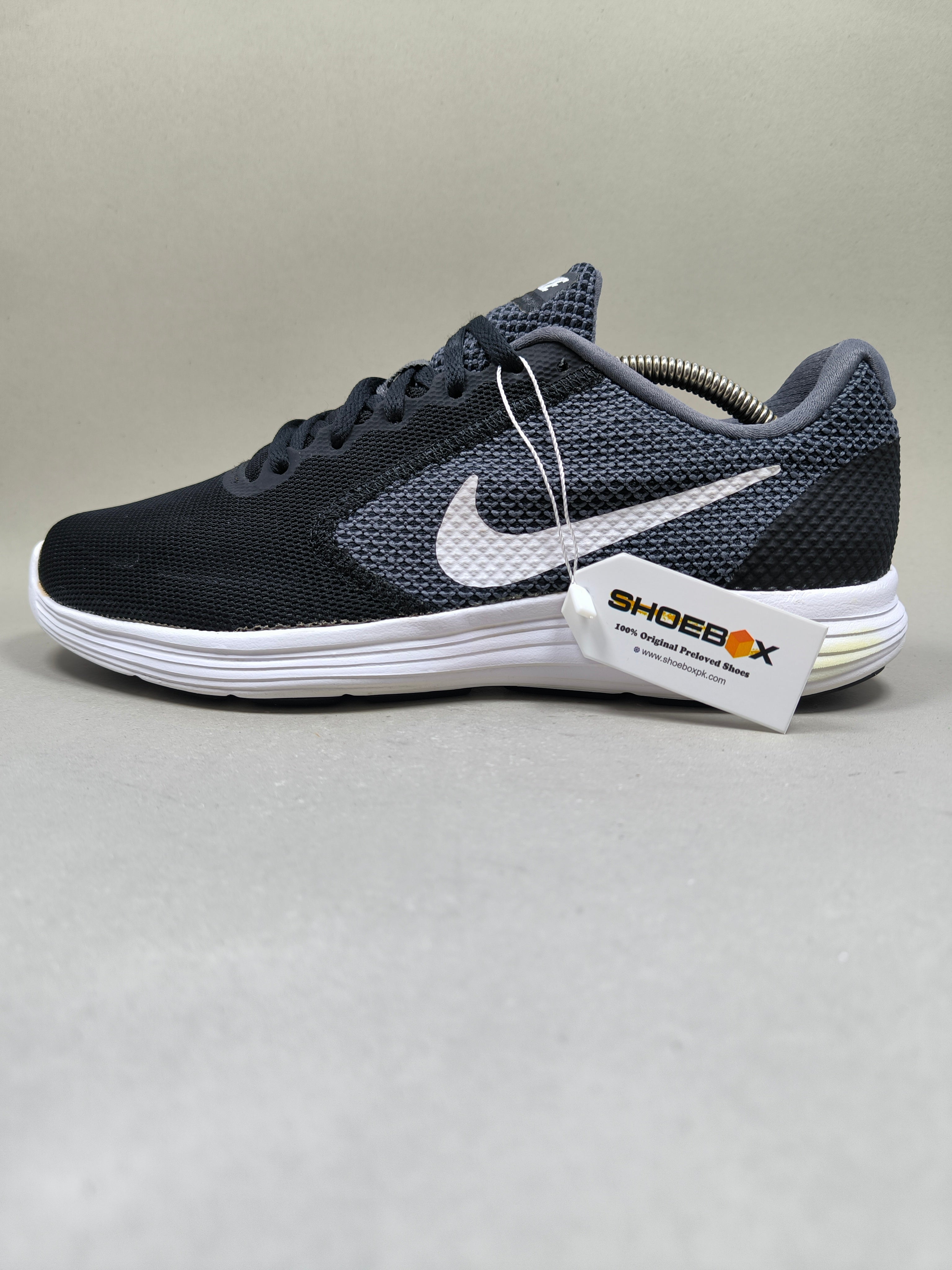 Nike Revolution 3 . Size : EUR  42 | Excellent+