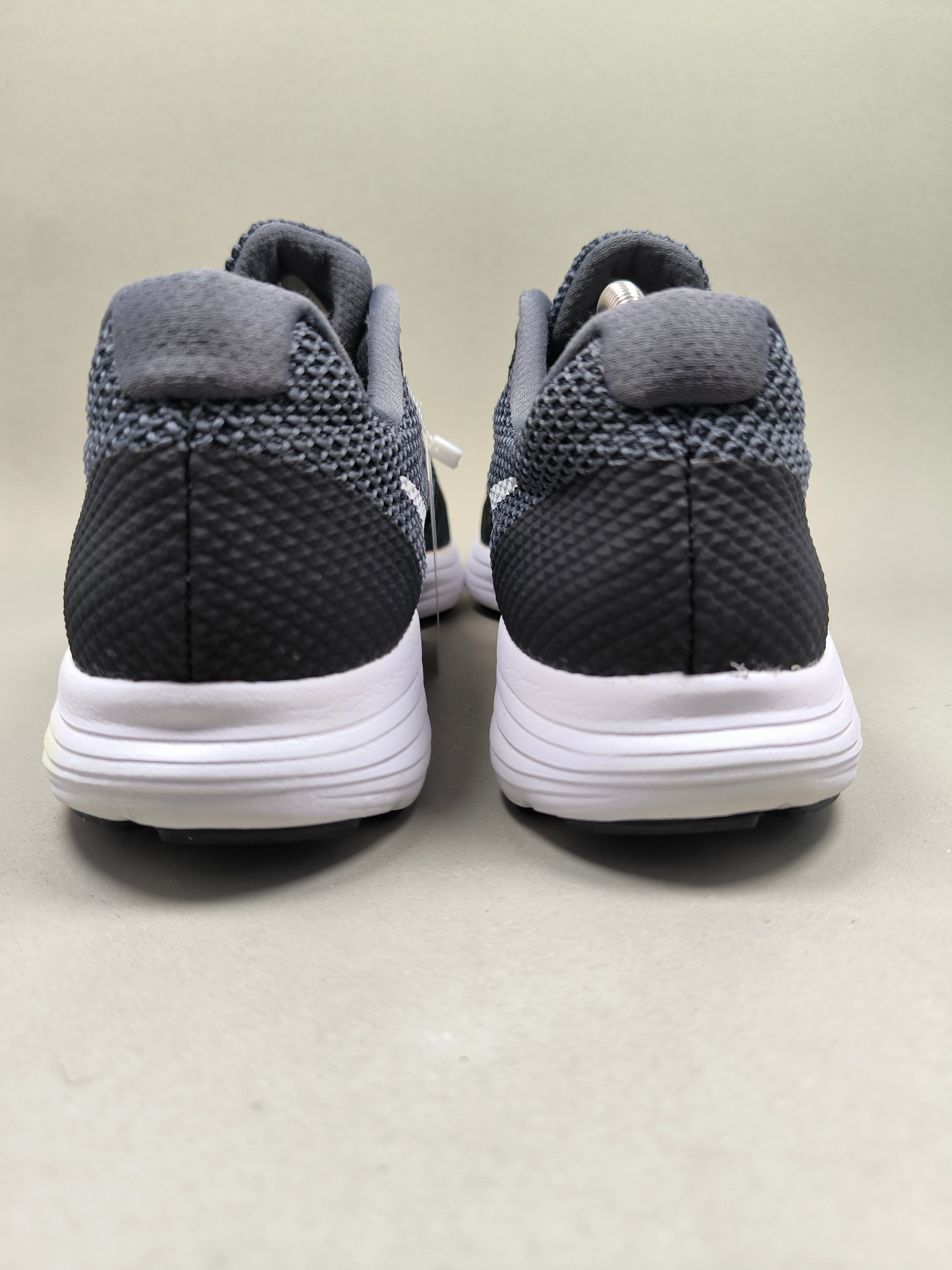 Nike Revolution 3 . Size : EUR  42 | Excellent+