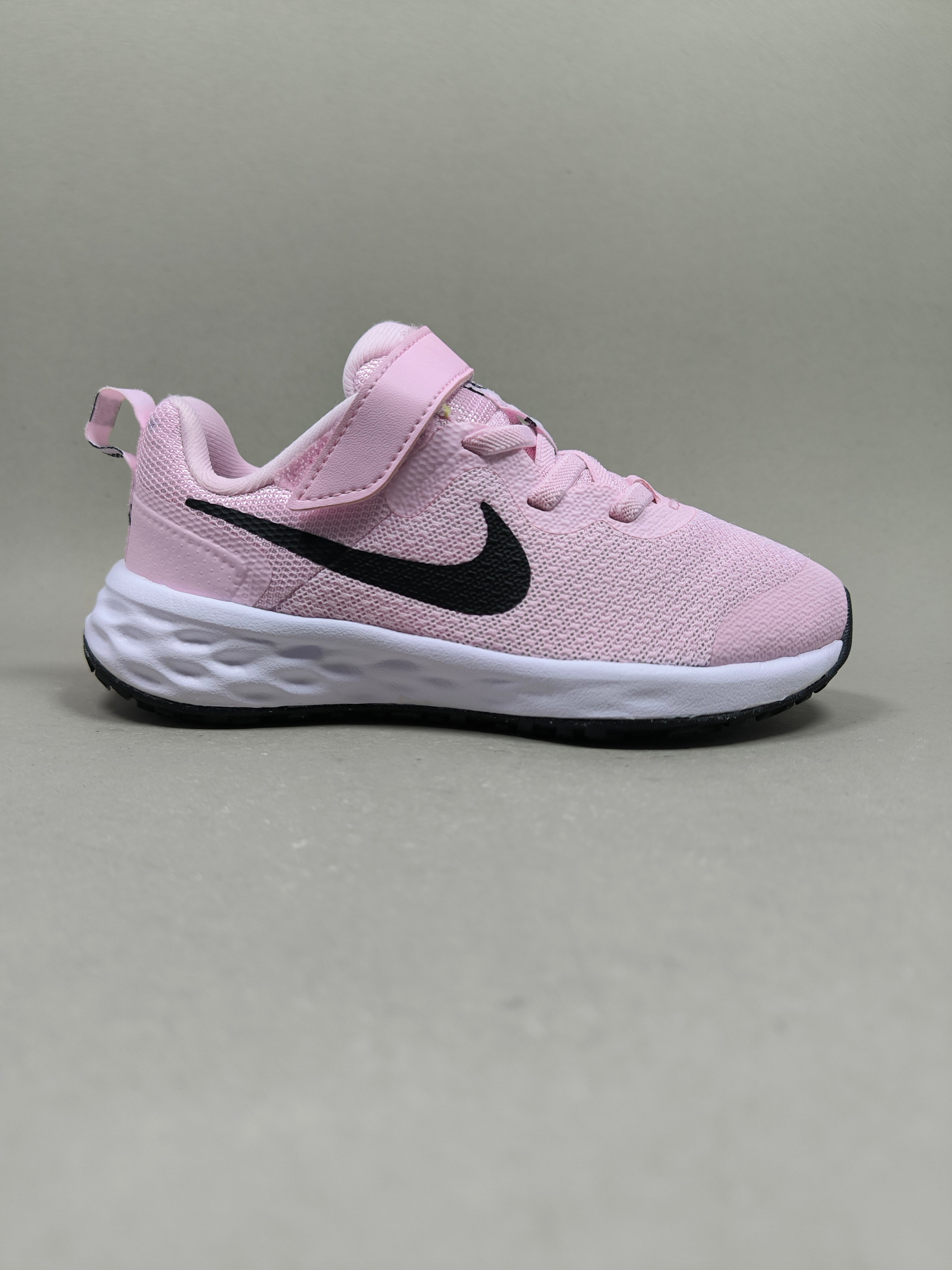 Nike Revolution 6 . Size : EUR  29 | Premium+