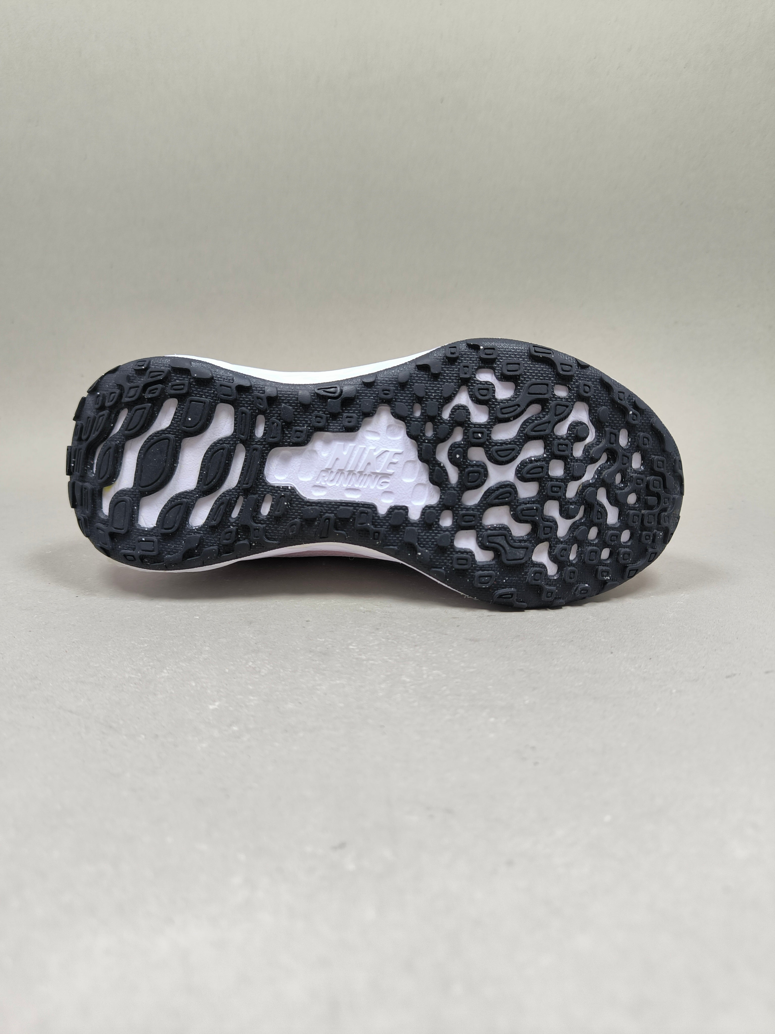 Nike Revolution 6 . Size : EUR  29 | Premium+