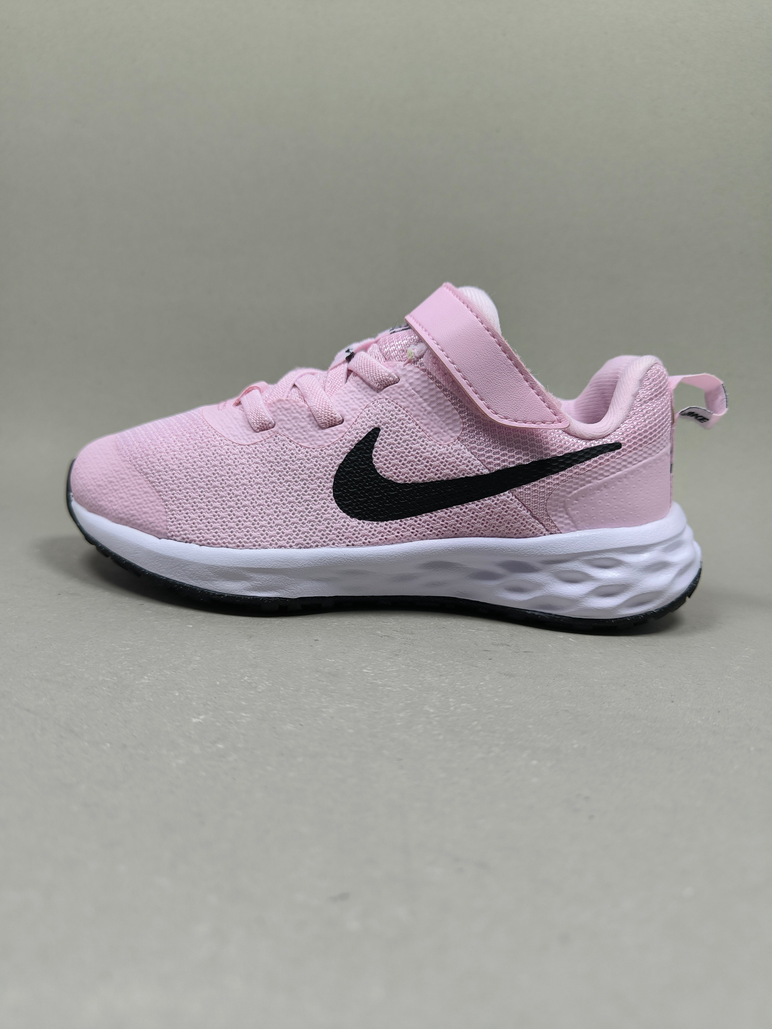 Nike Revolution 6 . Size : EUR  29 | Premium+