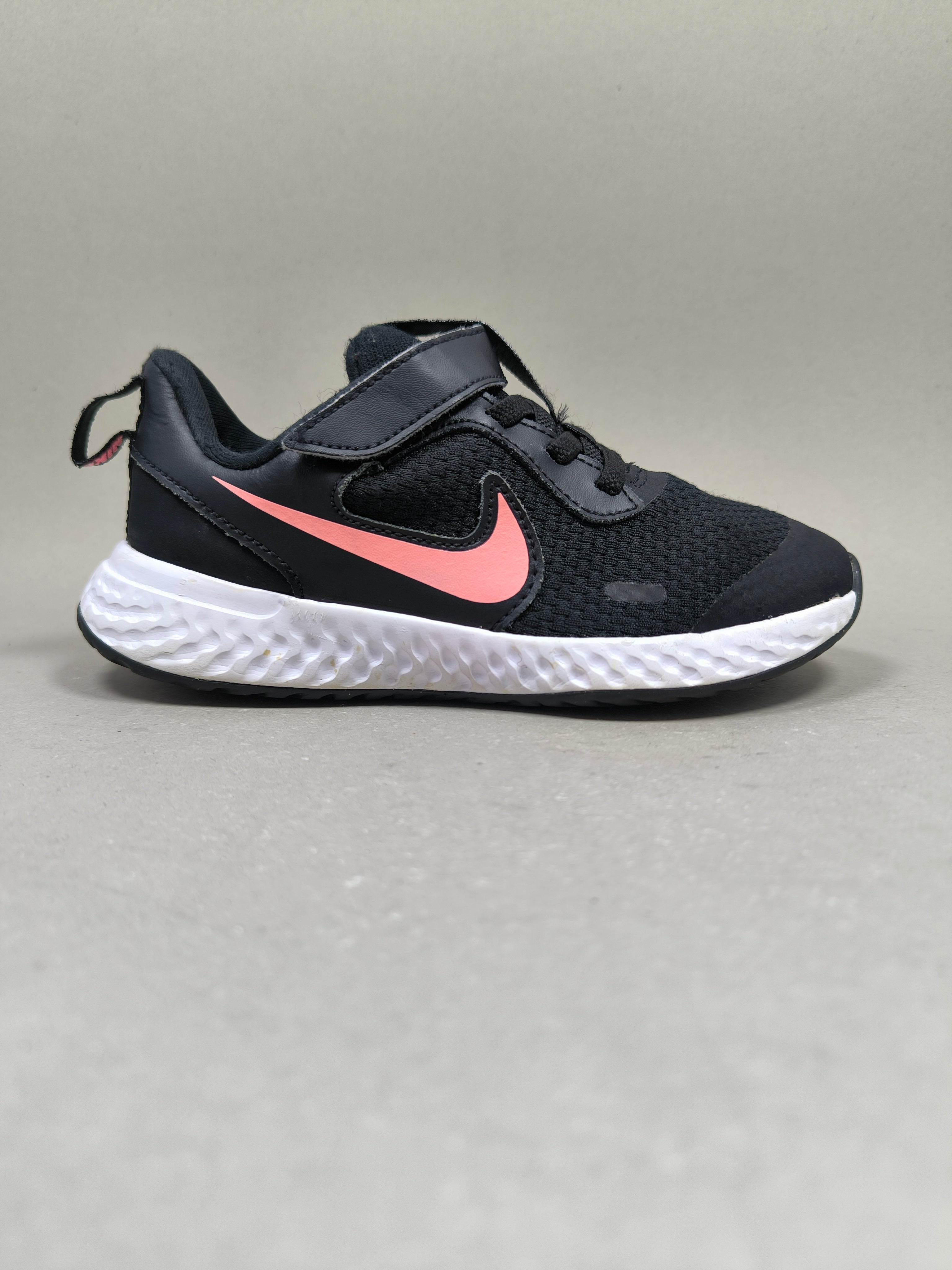 Nike Revolution . Size : EUR  28 | Excellent+