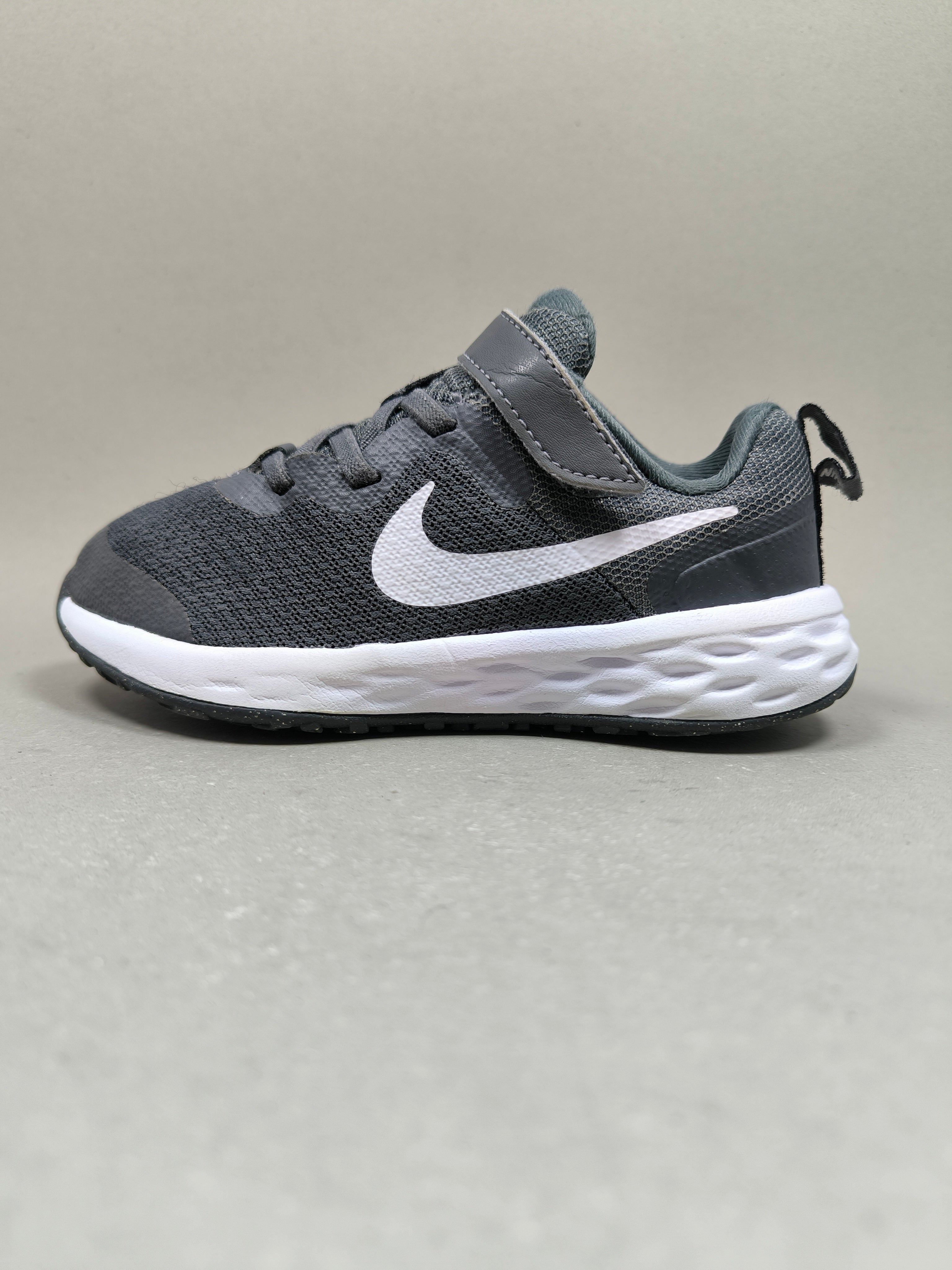Nike Revolution 6 . Size : EUR  28 | Very Good