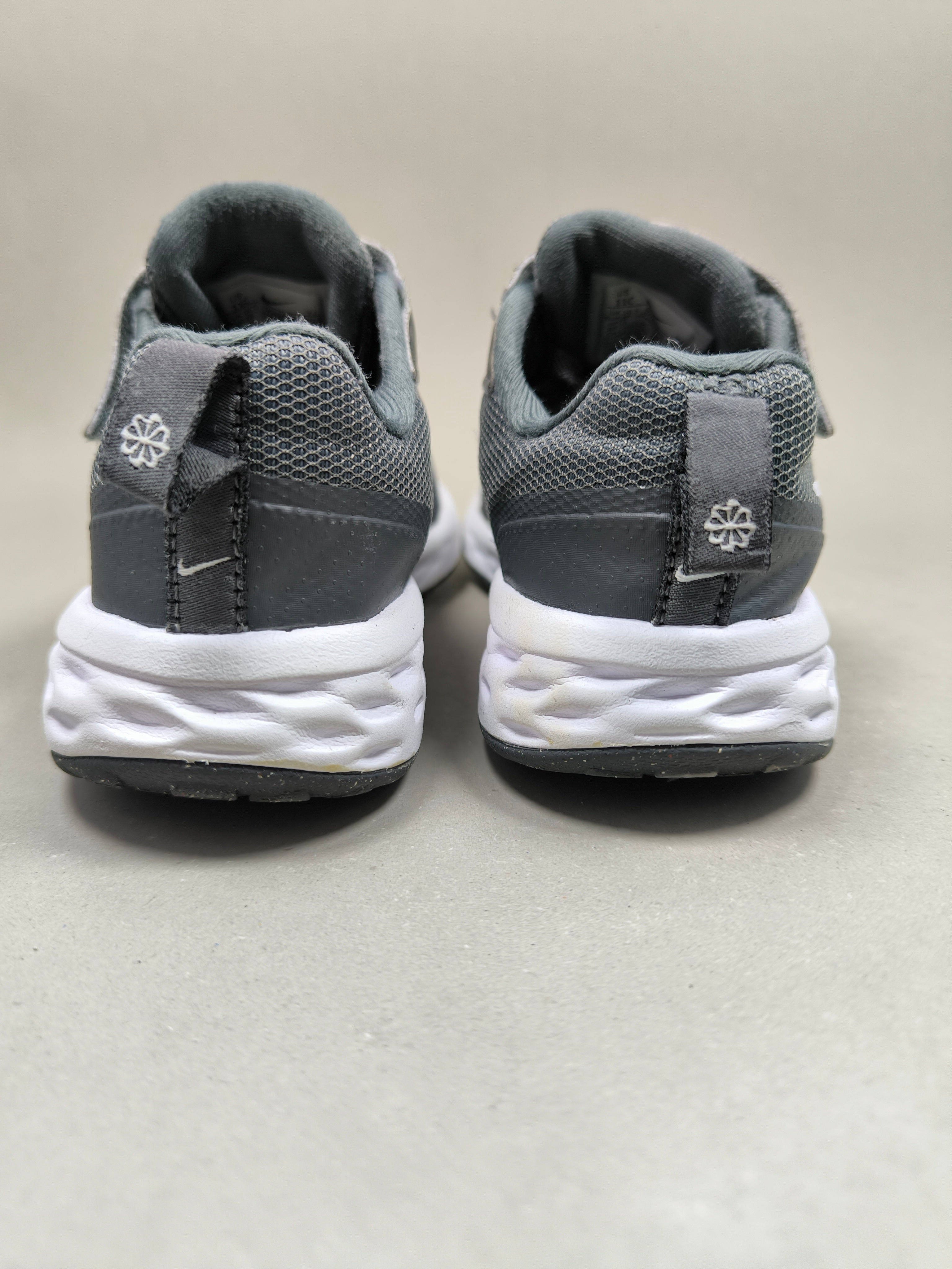 Nike Revolution 6 . Size : EUR  28 | Very Good