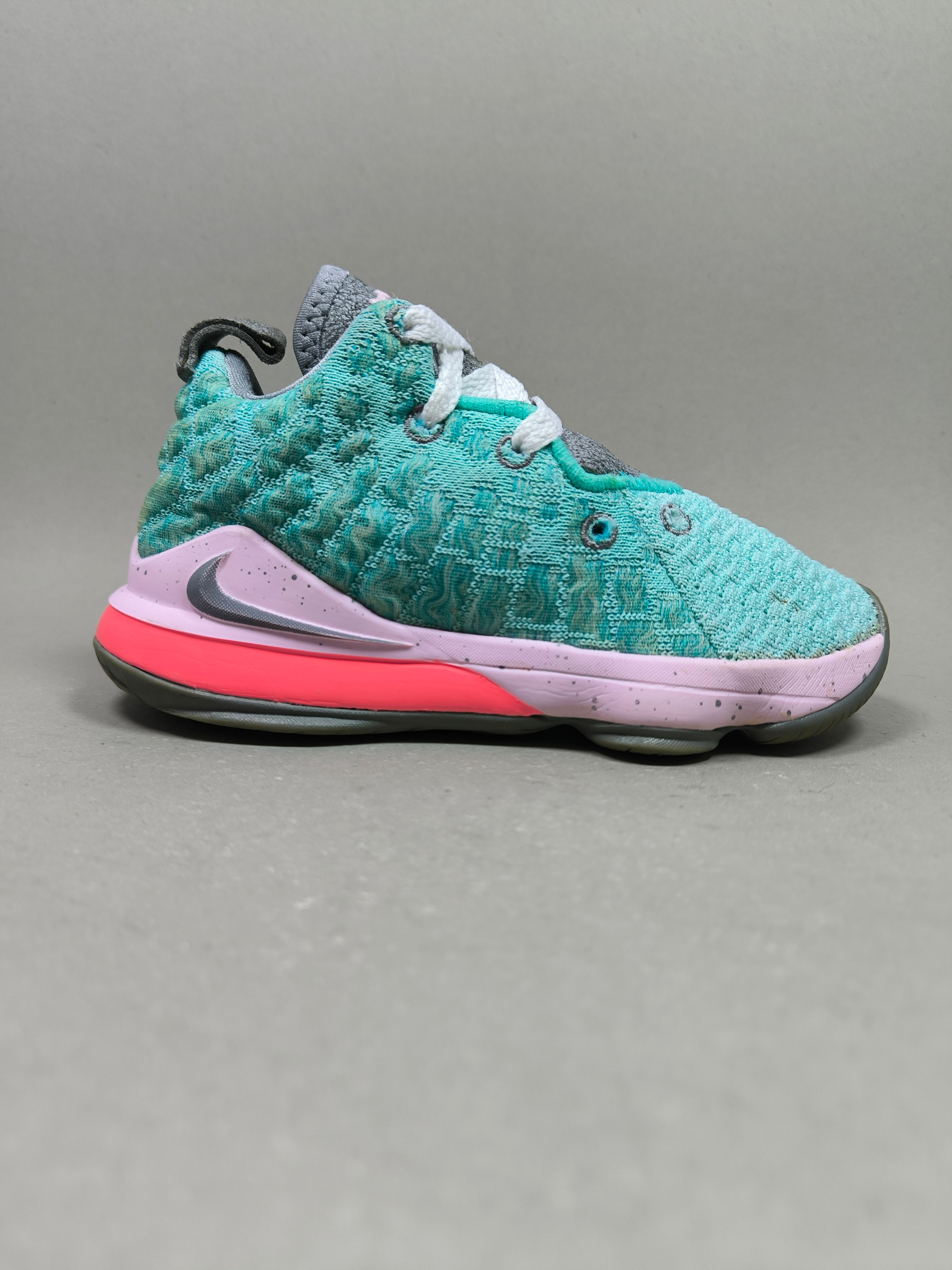 Nike Lebron . Size : EUR  28 | Premium